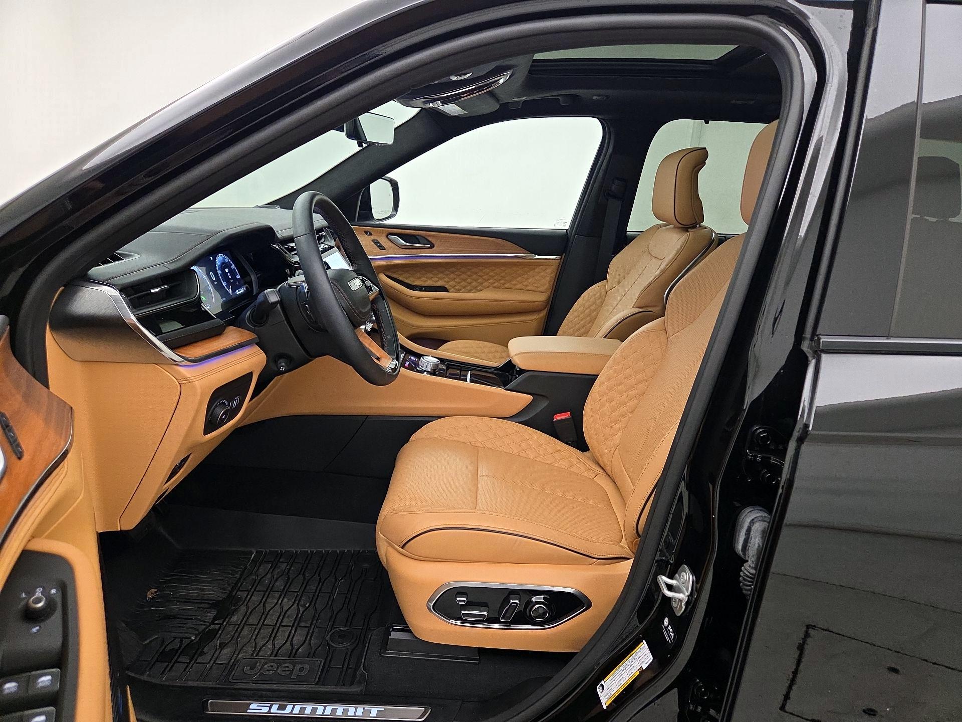Thumbnail: 2025 Jeep Grand Cherokee - 11