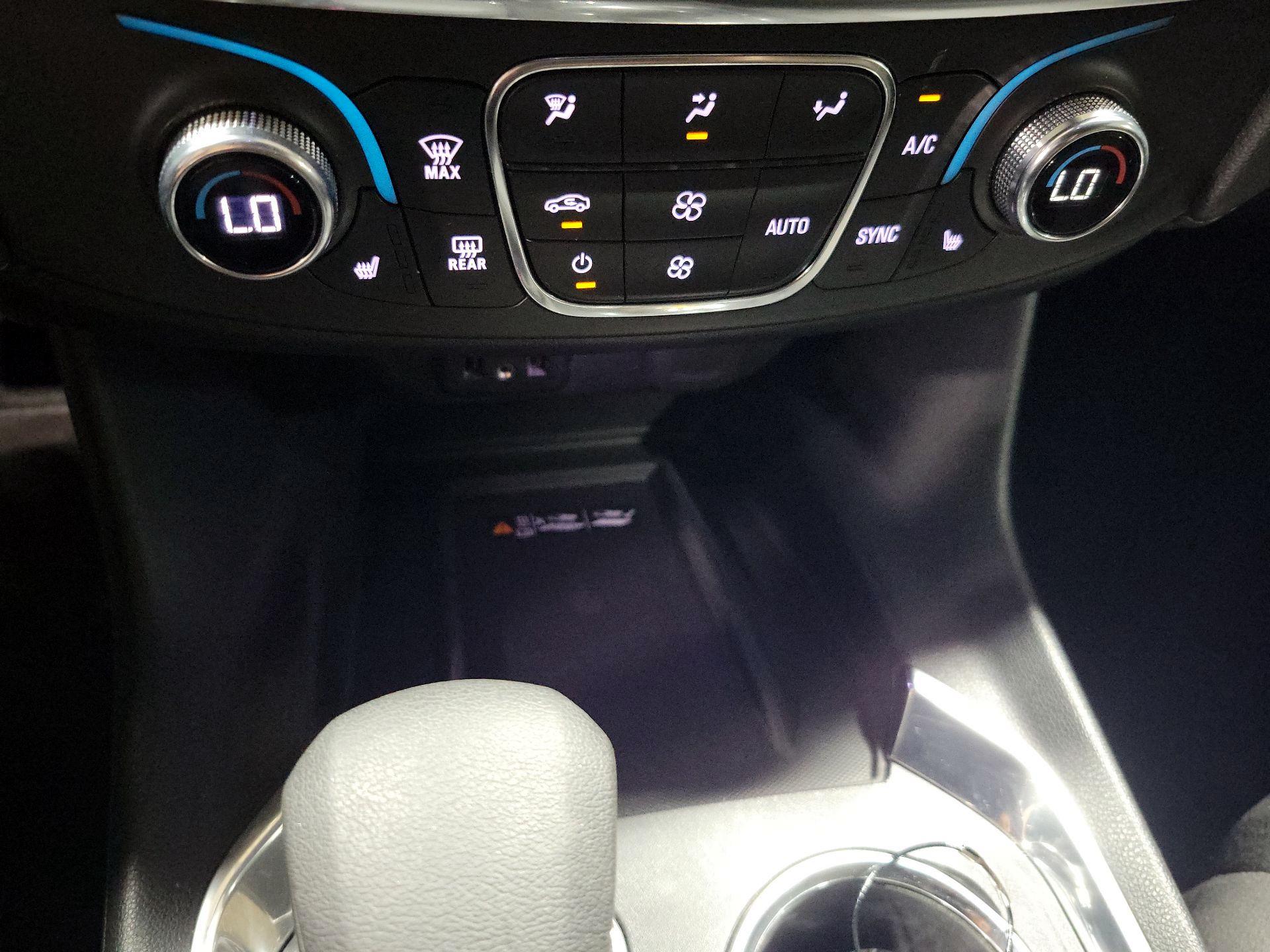 Thumbnail: 2023 Chevrolet Traverse - 16
