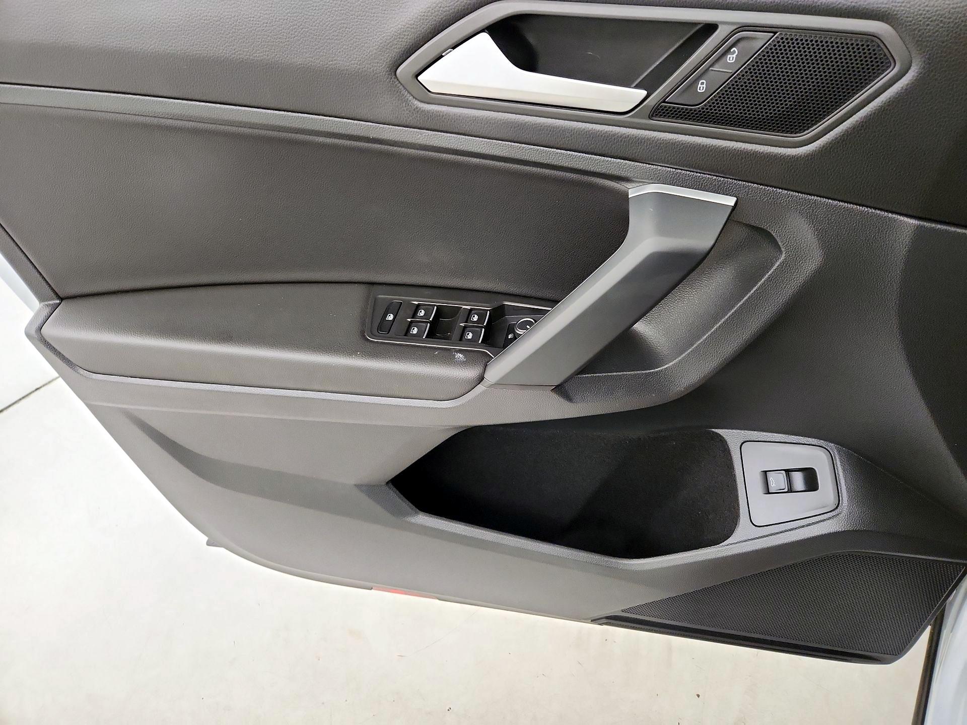 Thumbnail: 2019 Volkswagen Tiguan - 12