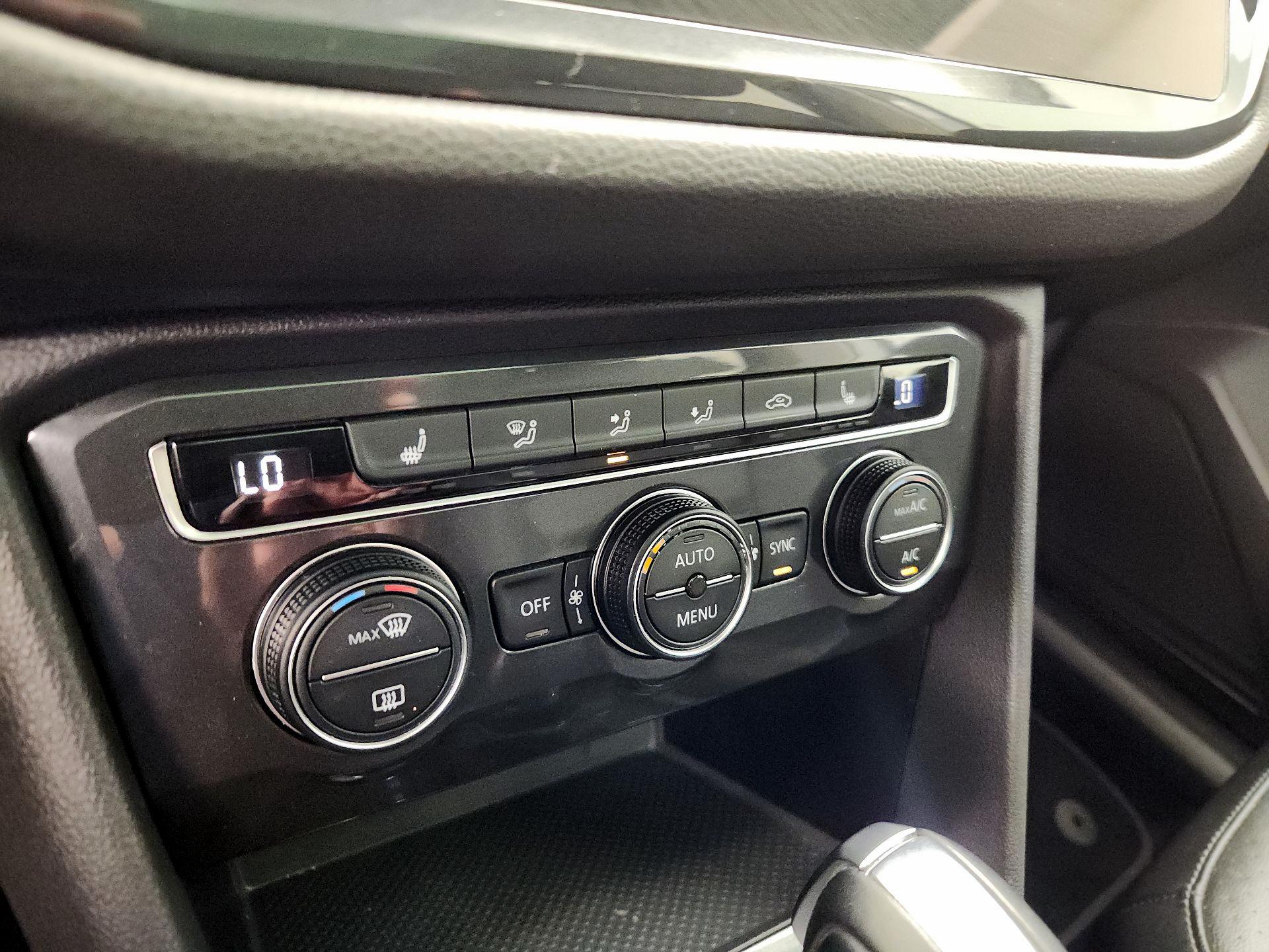 Thumbnail: 2019 Volkswagen Tiguan - 17