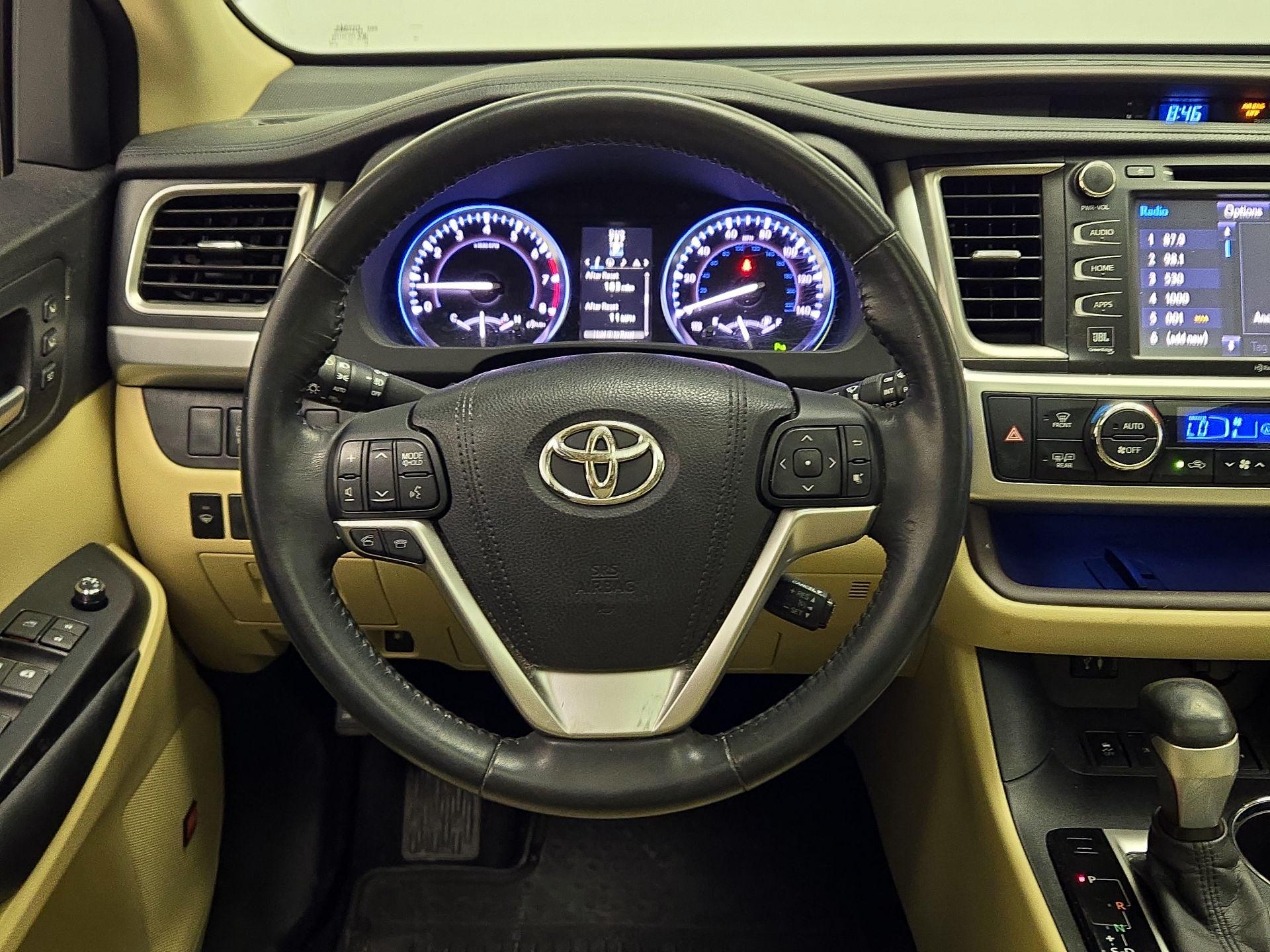 Thumbnail: 2015 Toyota Highlander - 10