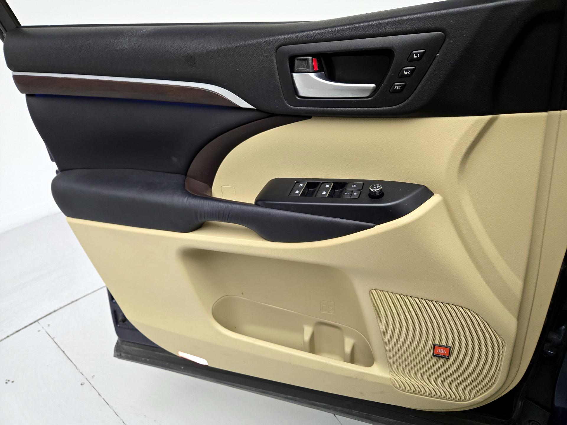 Thumbnail: 2015 Toyota Highlander - 12