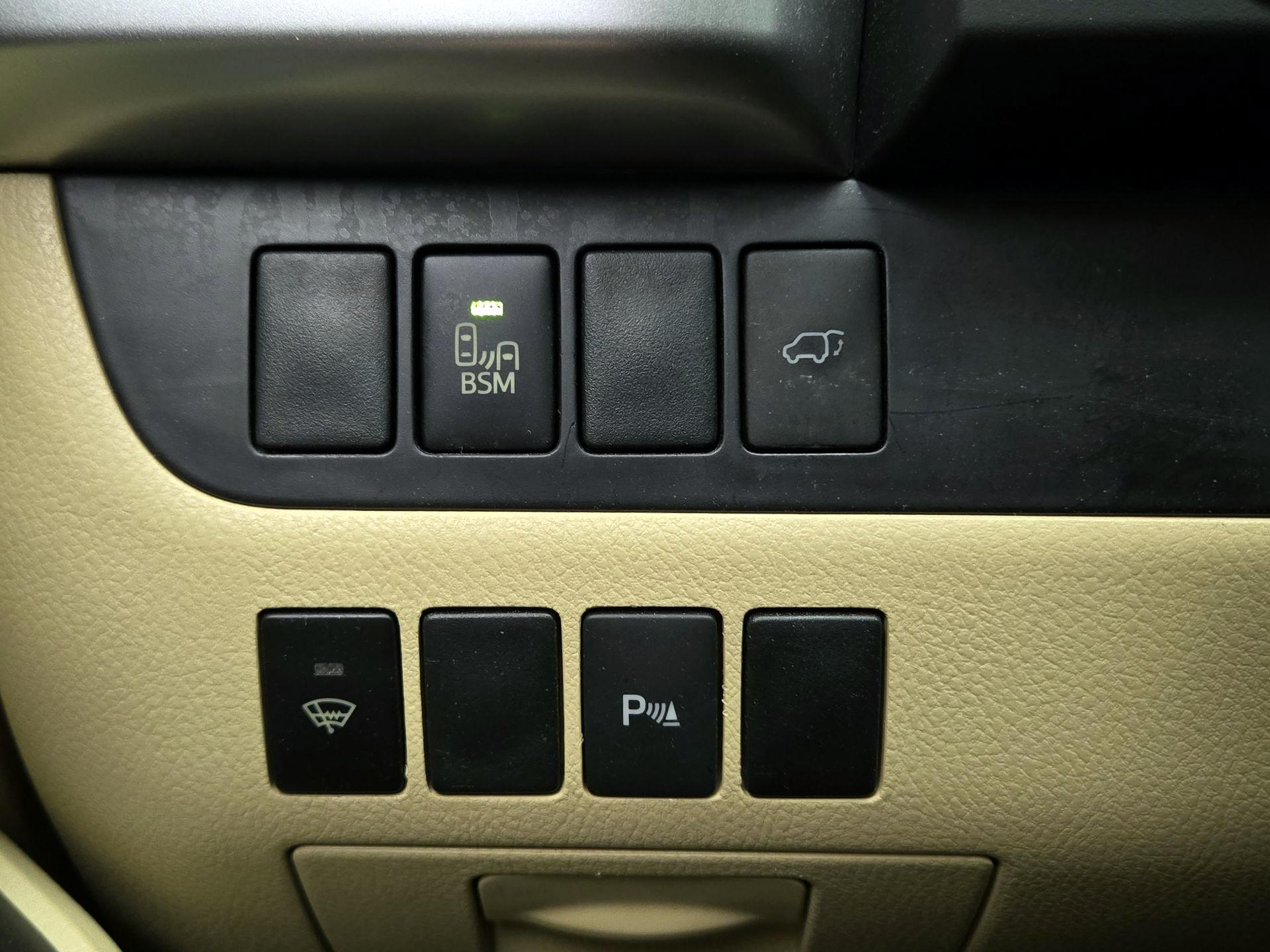 Thumbnail: 2015 Toyota Highlander - 13
