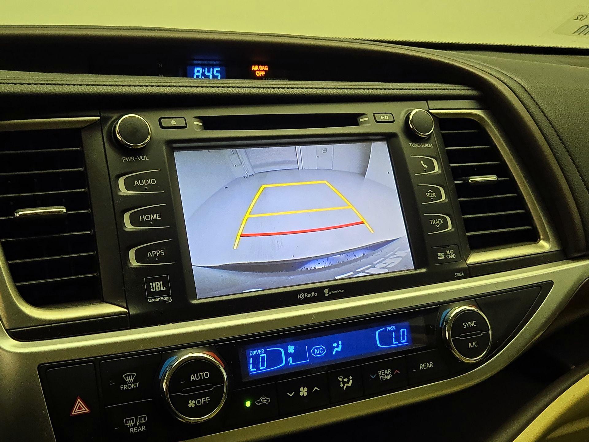 Thumbnail: 2015 Toyota Highlander - 14