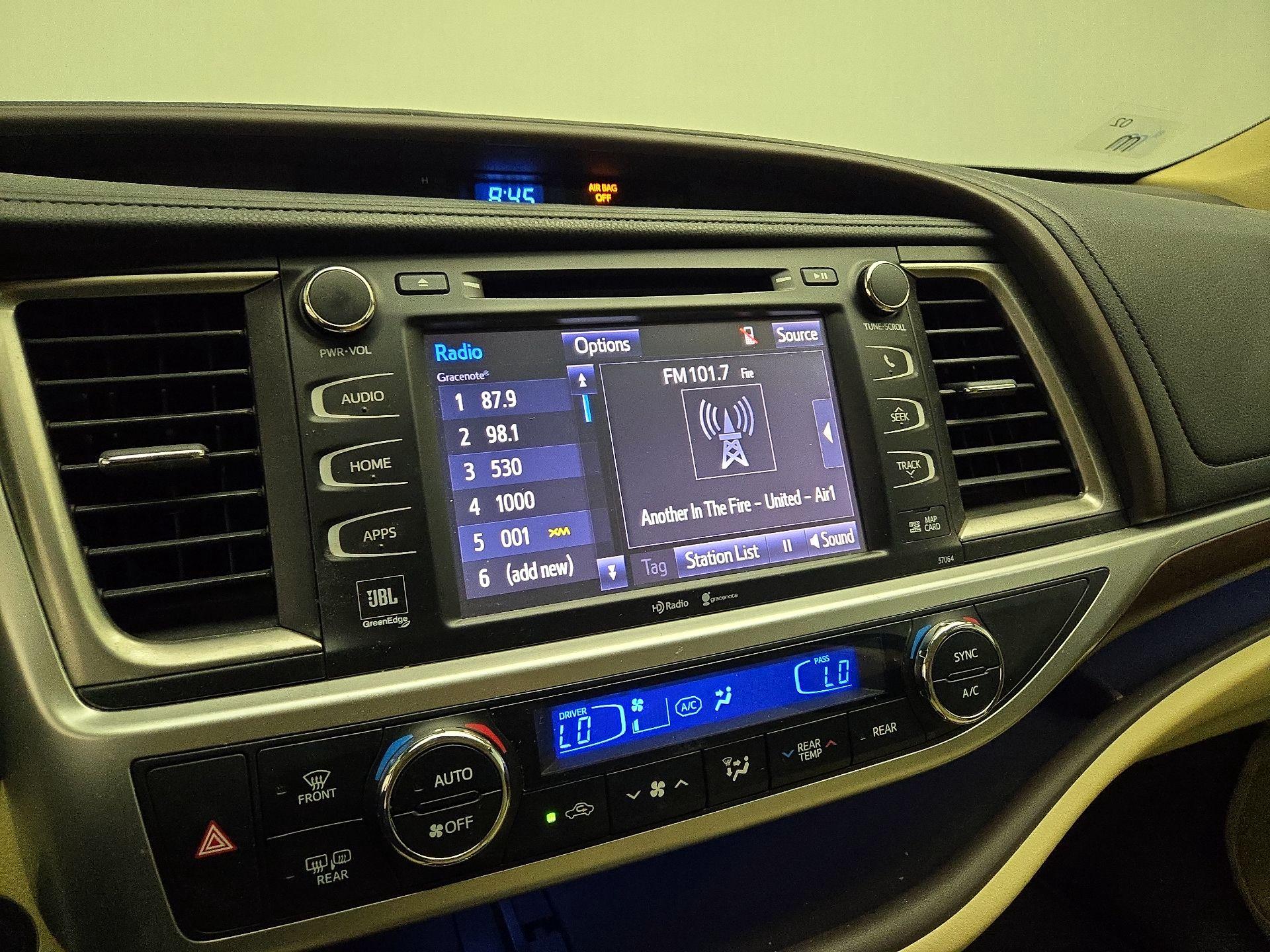 Thumbnail: 2015 Toyota Highlander - 15