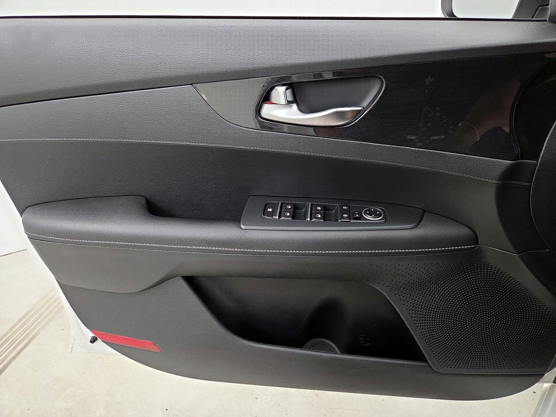 Thumbnail: 2020 Kia Forte - 12