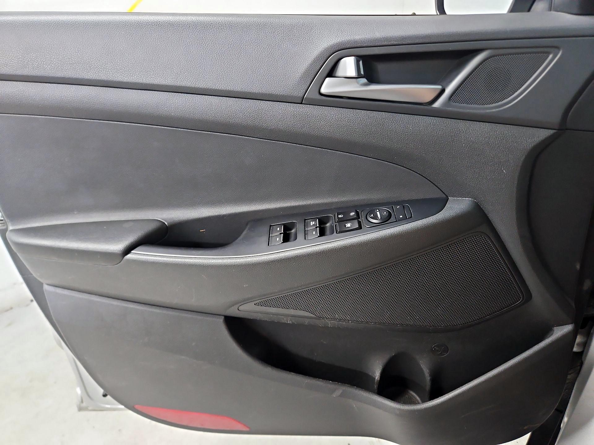 Thumbnail: 2016 Hyundai Tucson - 12