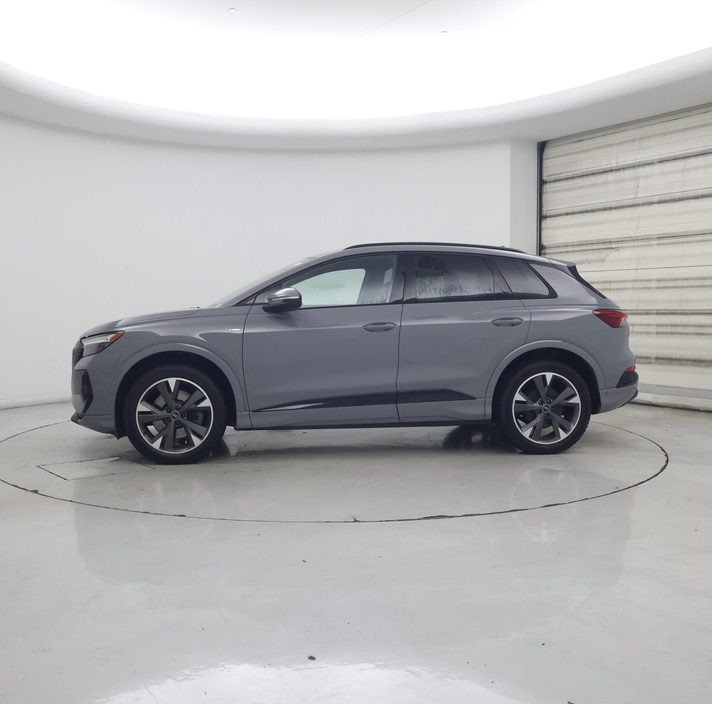 Thumbnail: 2023 Audi Q4 e-tron - 3
