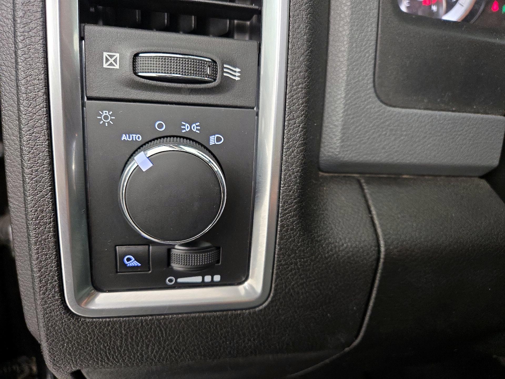 Thumbnail: 2019 RAM 1500 Classic - 13