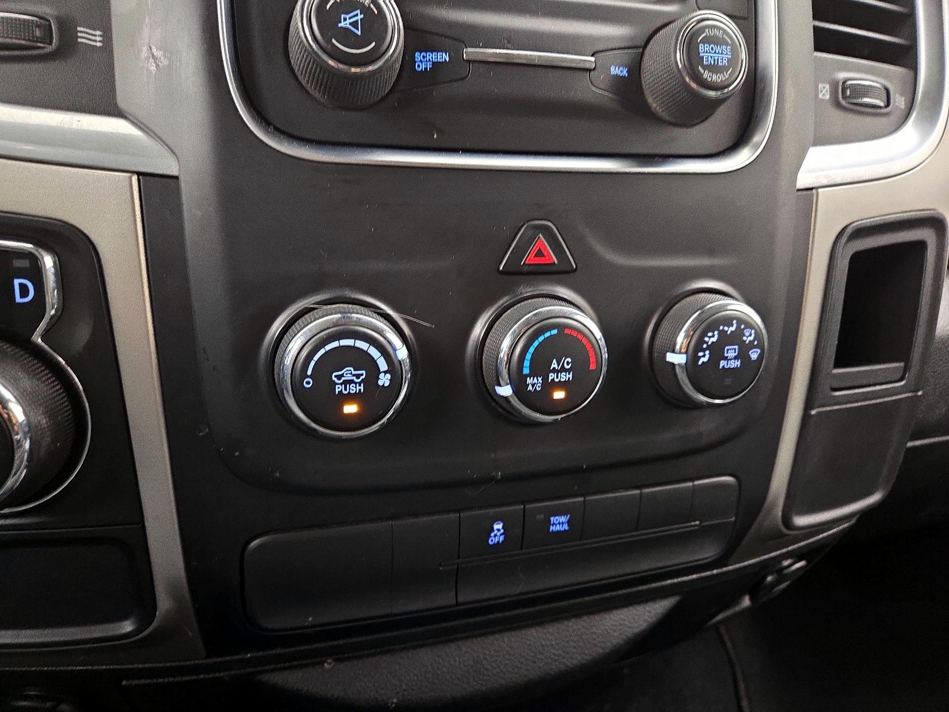 Thumbnail: 2019 RAM 1500 Classic - 16