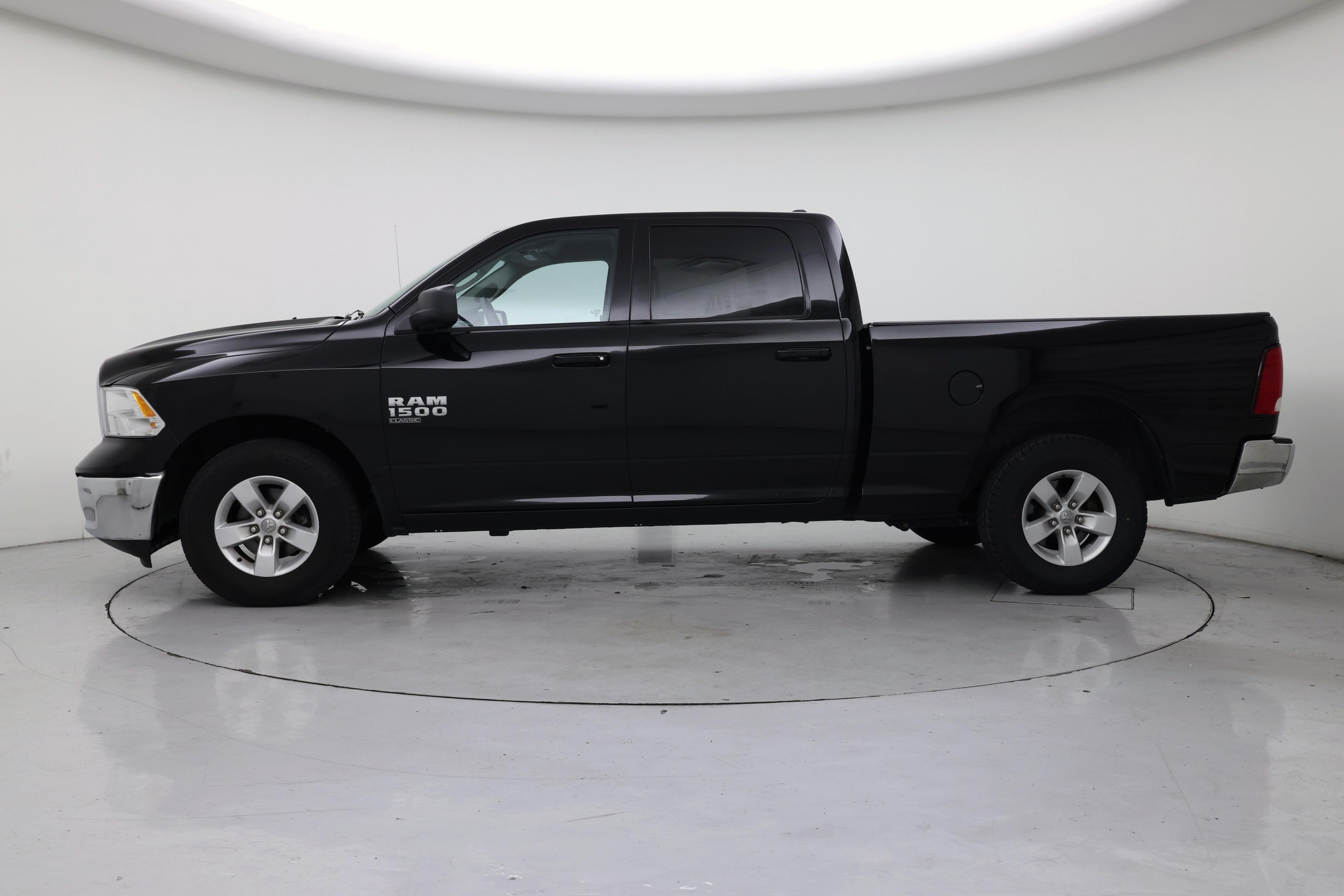 Thumbnail: 2019 RAM 1500 Classic - 3