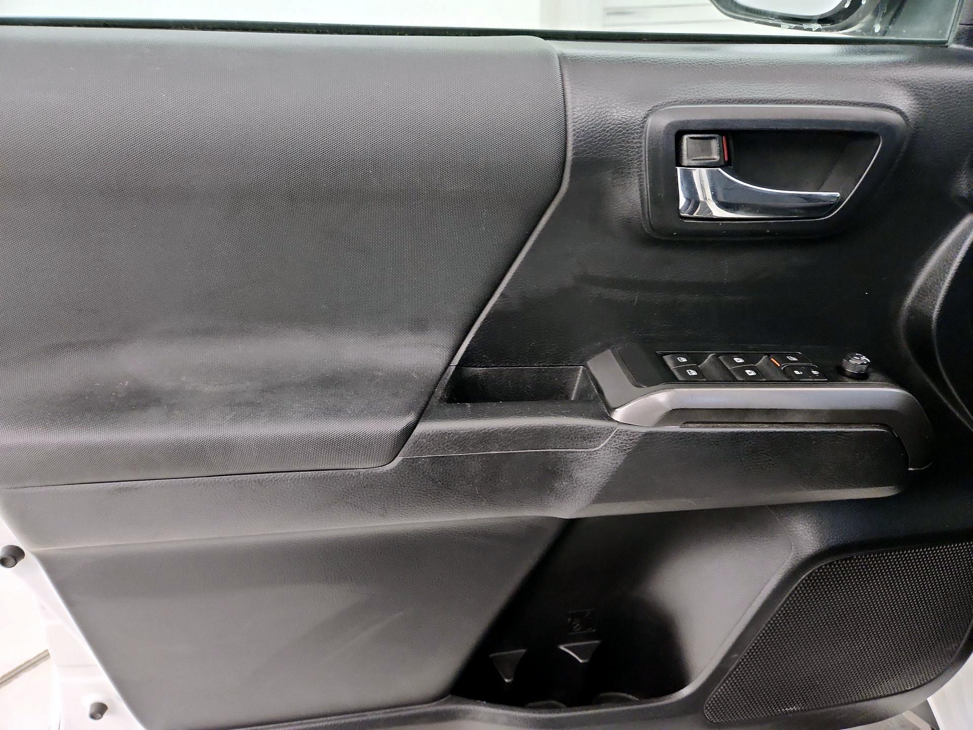 Thumbnail: 2019 Toyota Tacoma - 12