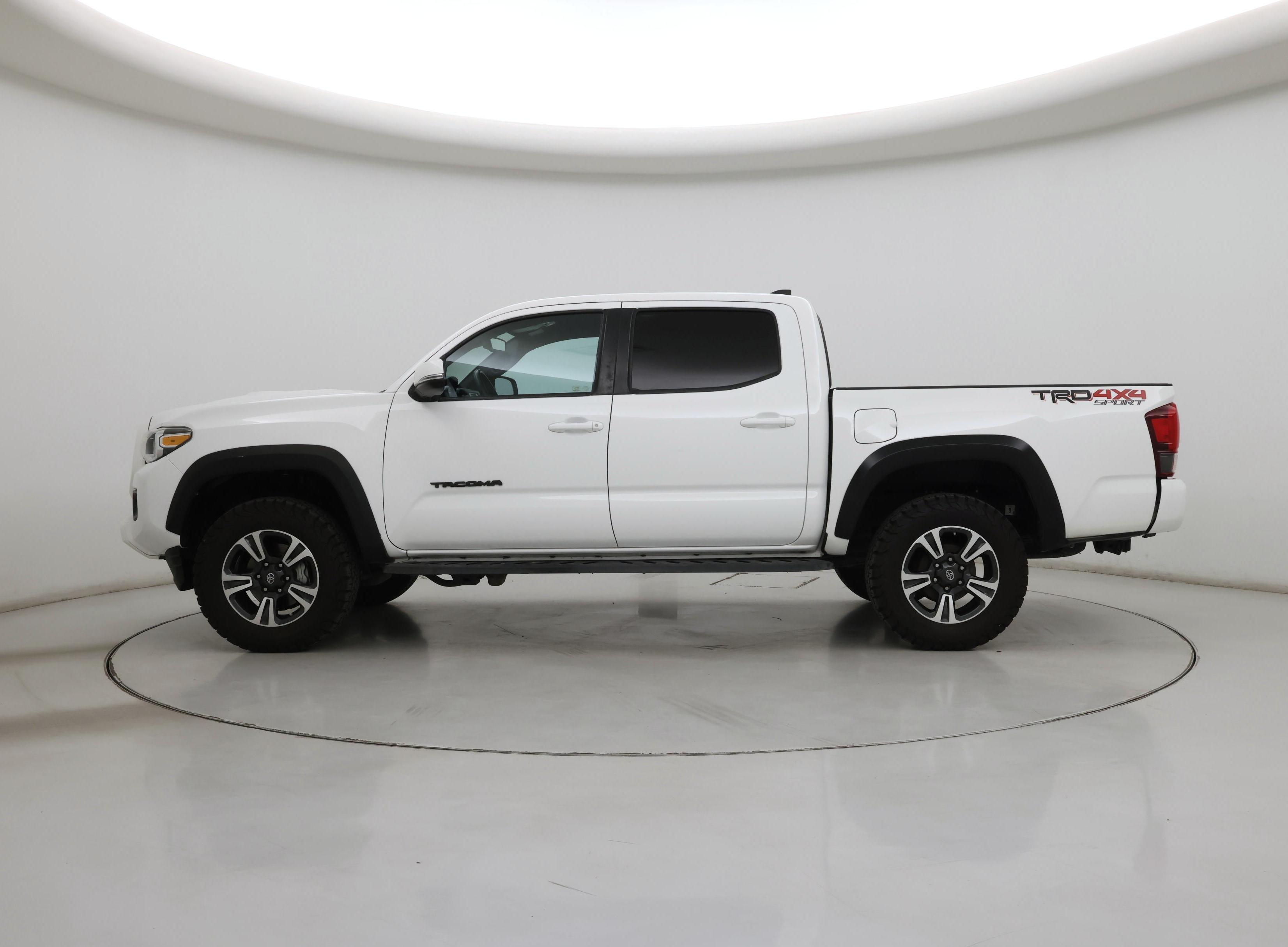 Thumbnail: 2019 Toyota Tacoma - 3