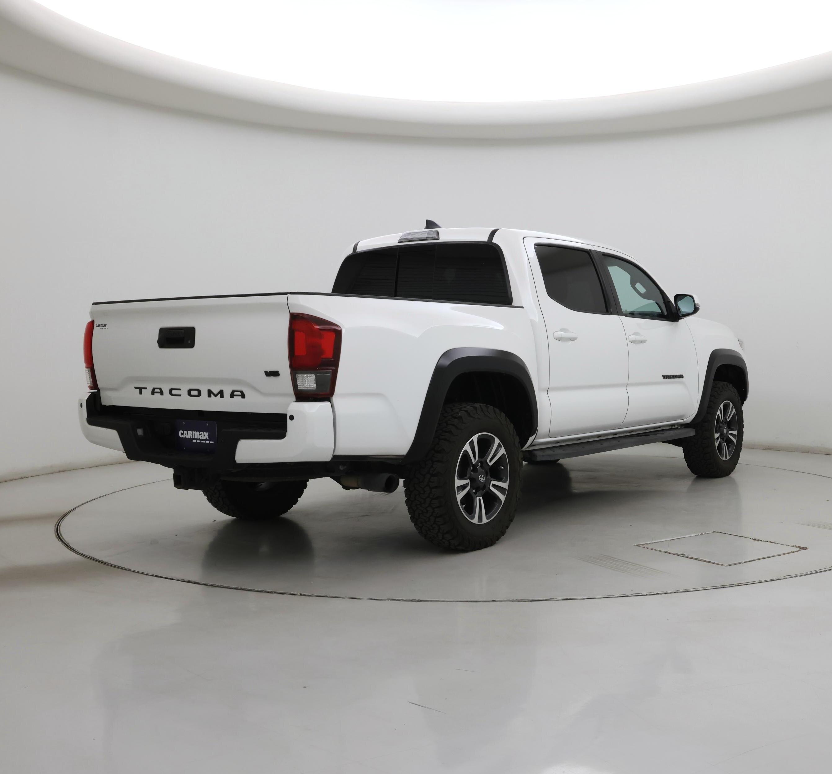 Thumbnail: 2019 Toyota Tacoma - 8
