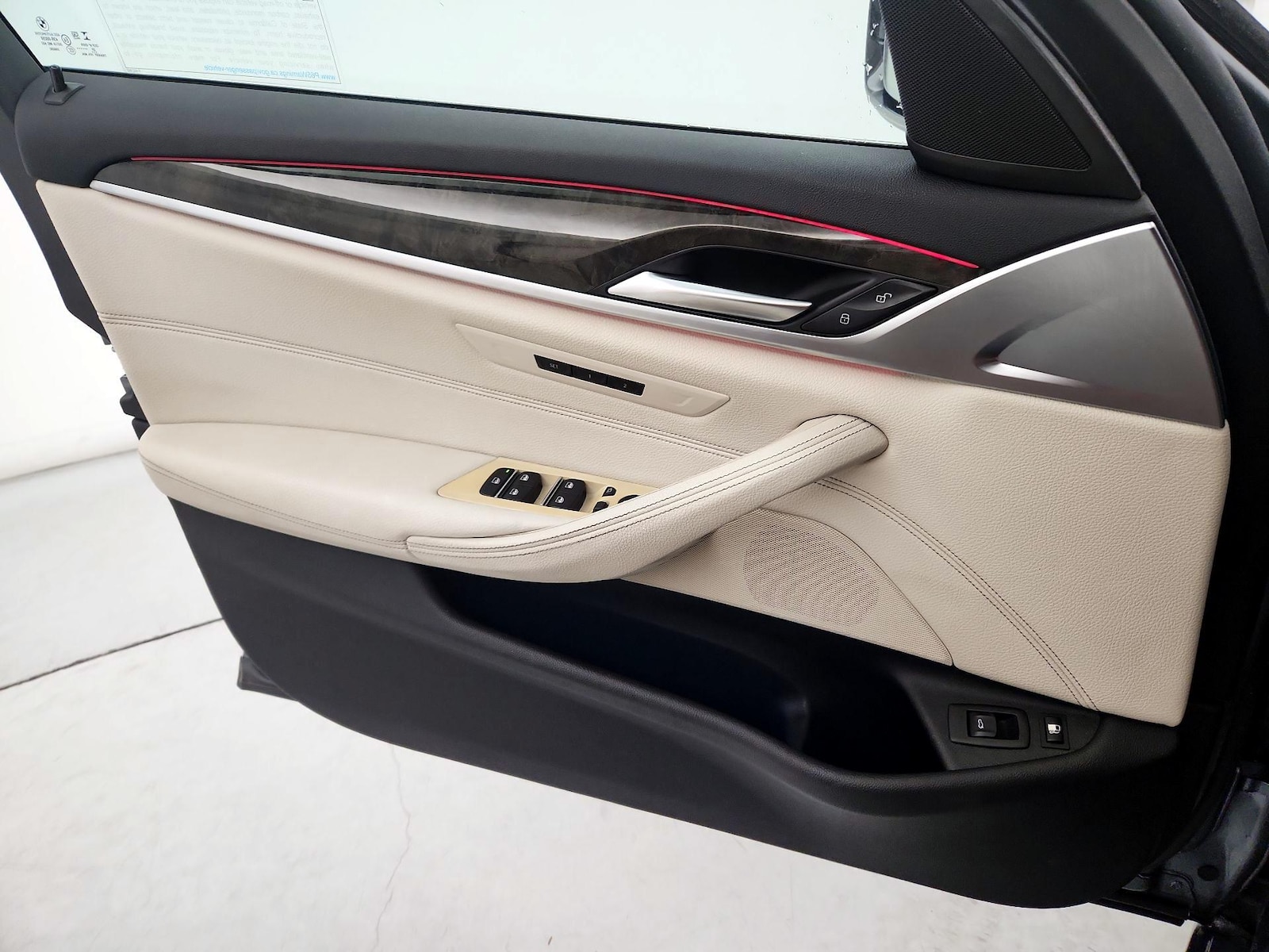 2021 BMW 5 Series 530e - Photo 13
