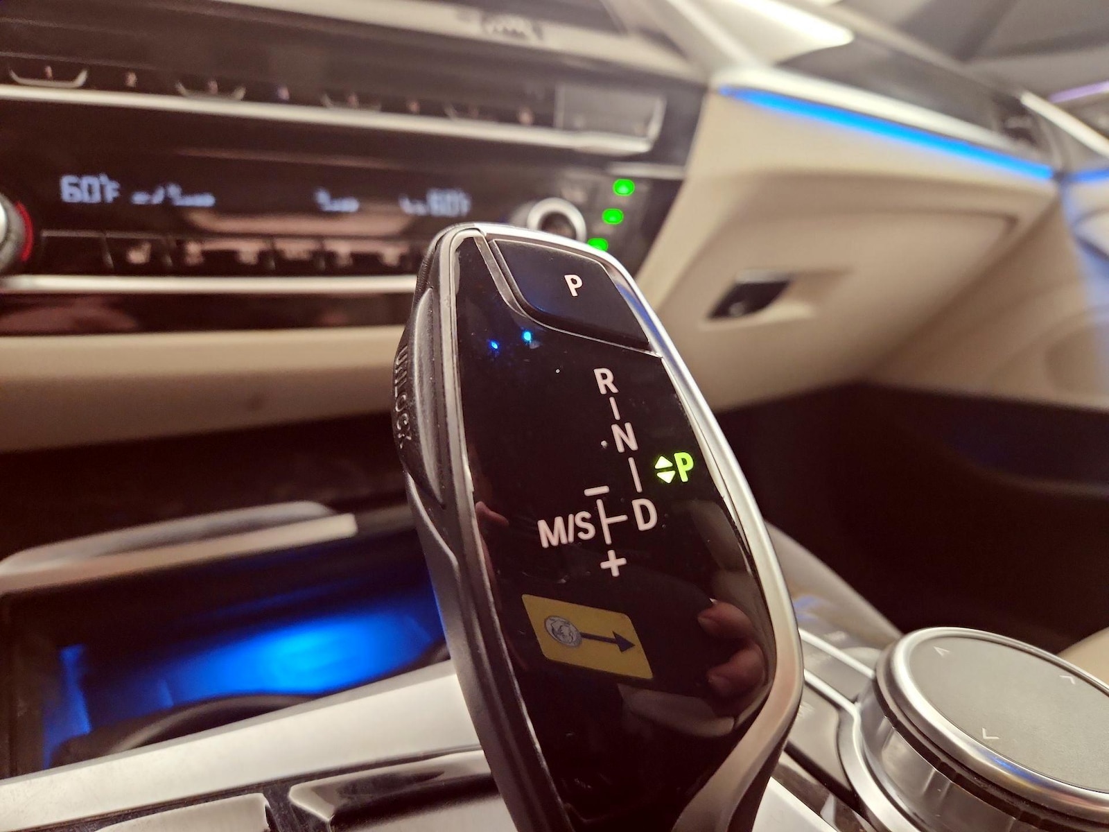 2021 BMW 5 Series 530e - Photo 19