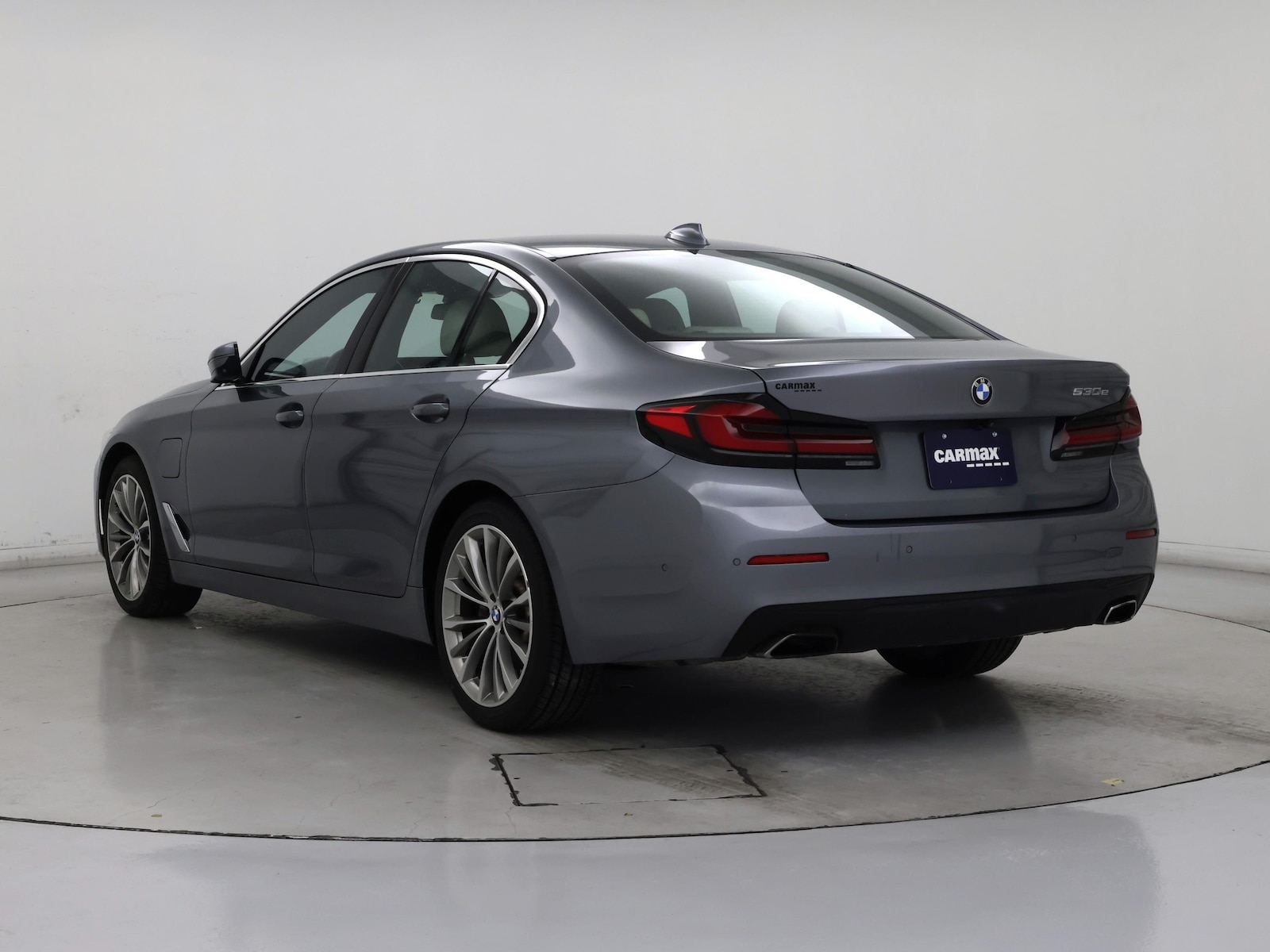 2021 BMW 5 Series 530e - Photo 3
