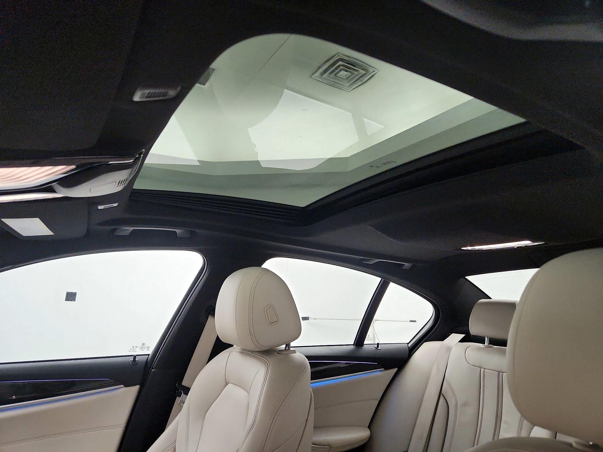 Thumbnail: 2021 BMW 5 Series - 20