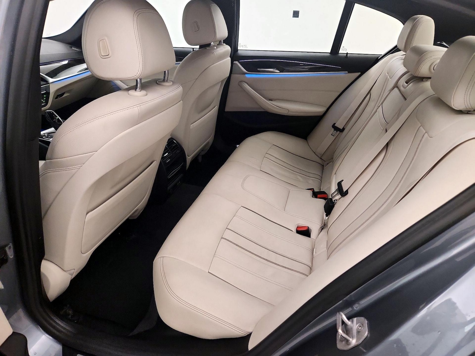 2021 BMW 5 Series 530e - Photo 22