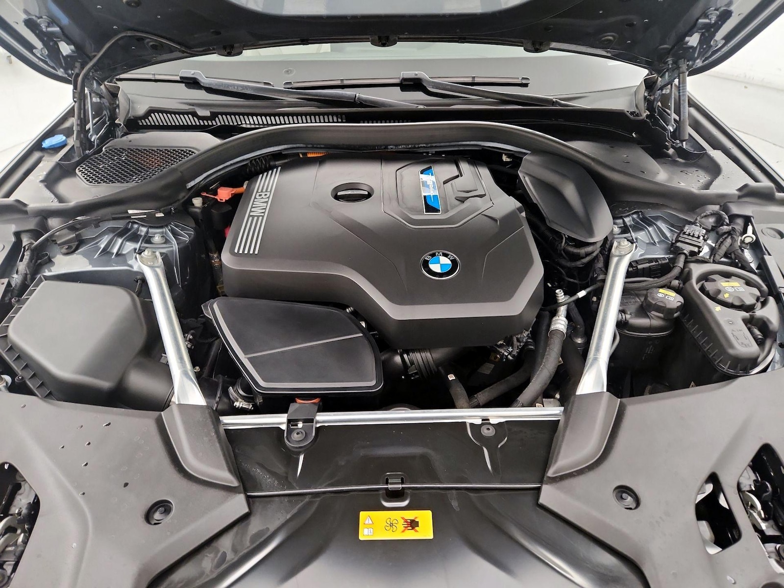 2021 BMW 5 Series 530e - Photo 24