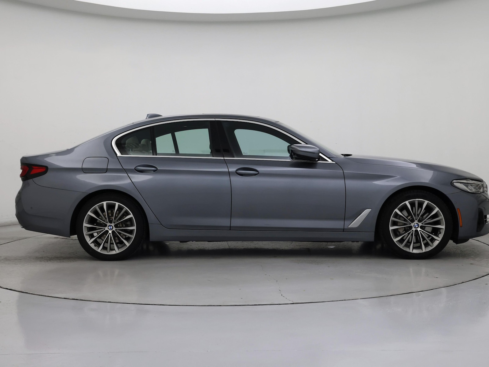 2021 BMW 5 Series 530e - Photo 8