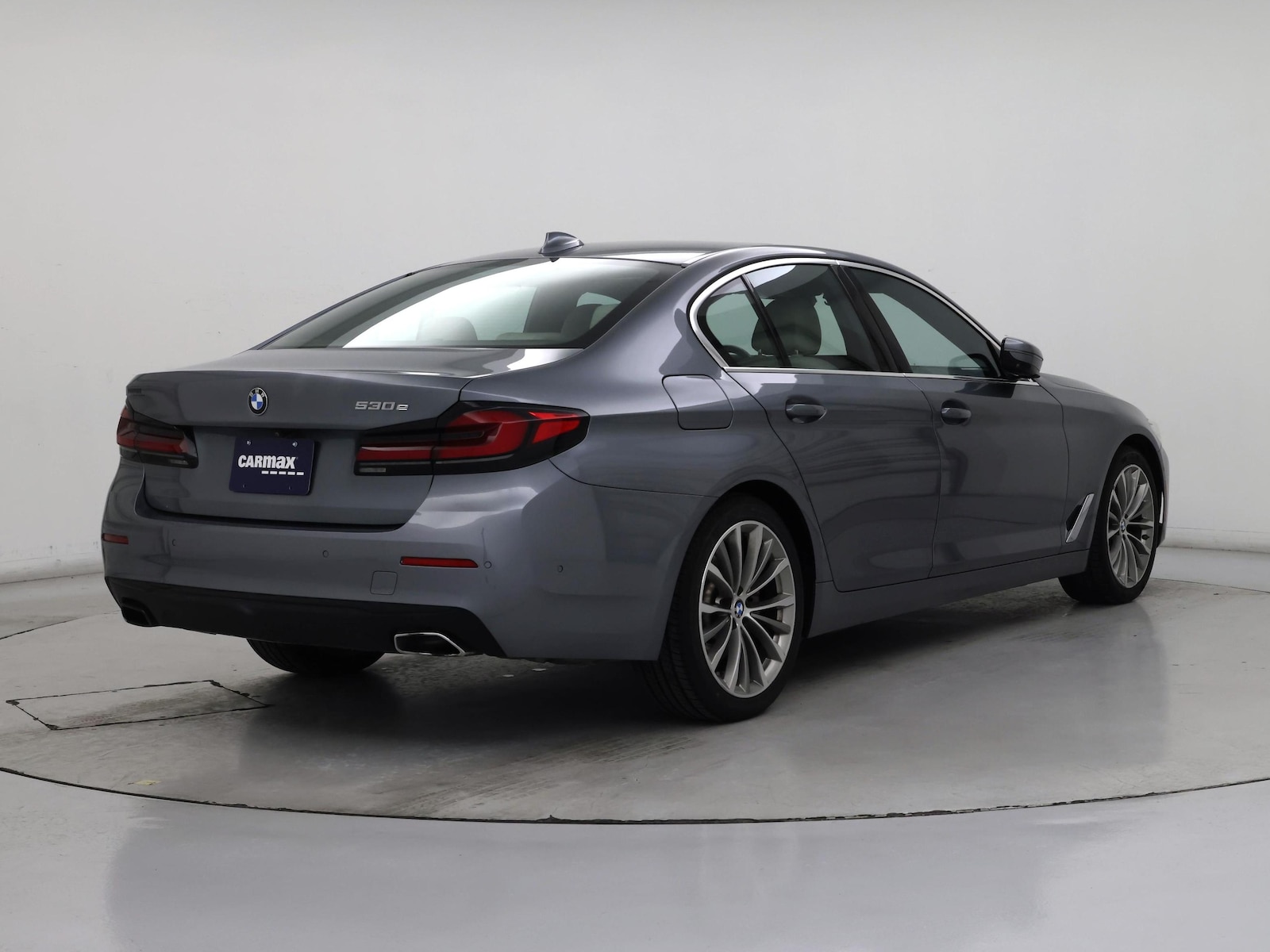 2021 BMW 5 Series 530e - Photo 9
