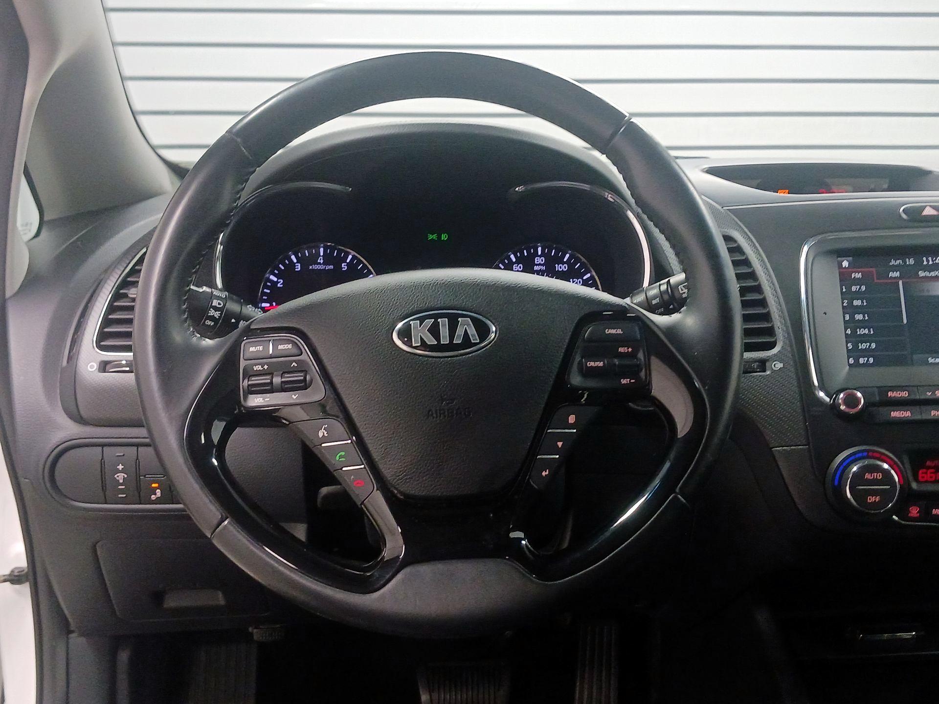 Thumbnail: 2017 Kia Forte - 10