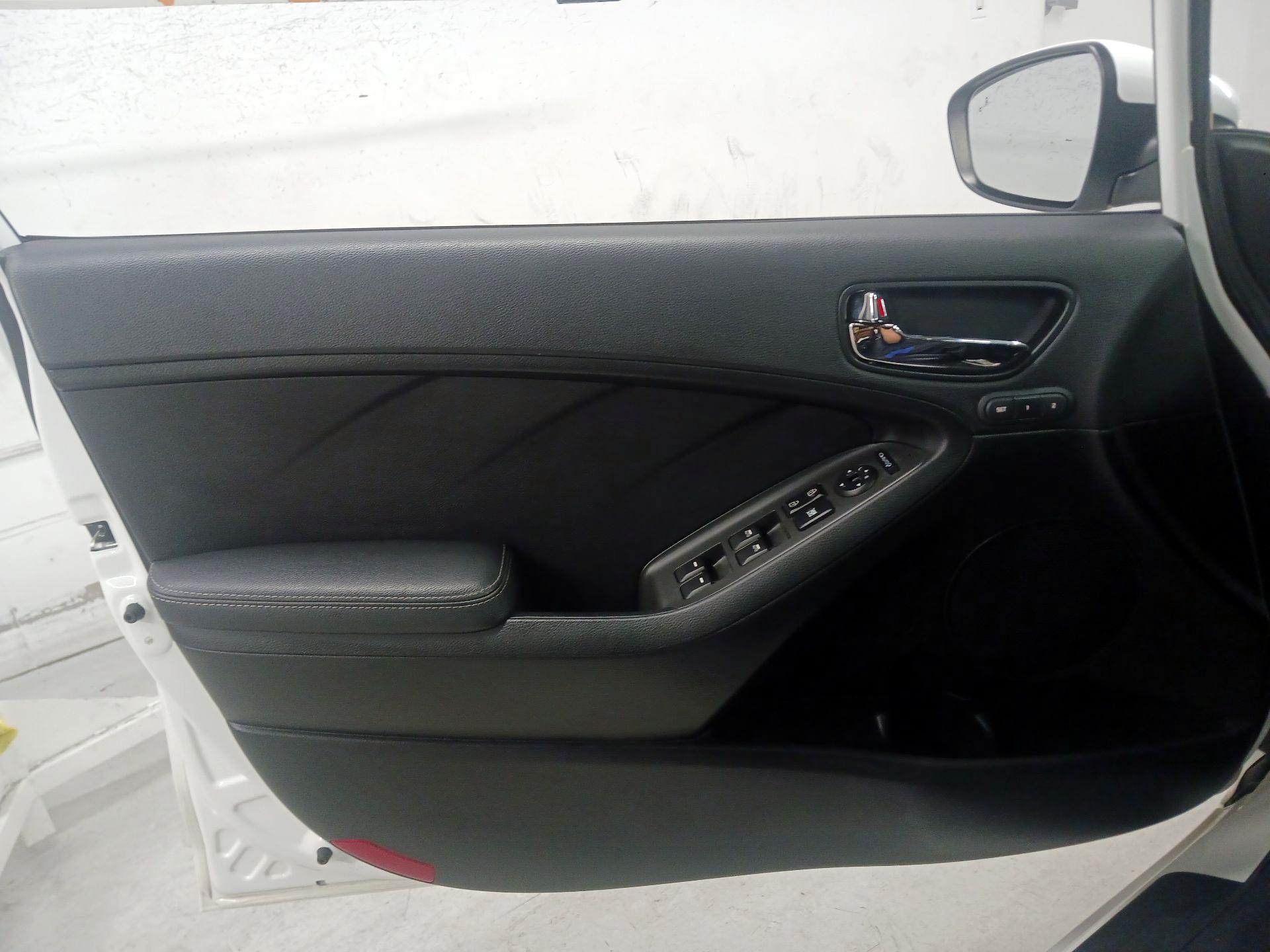 Thumbnail: 2017 Kia Forte - 12