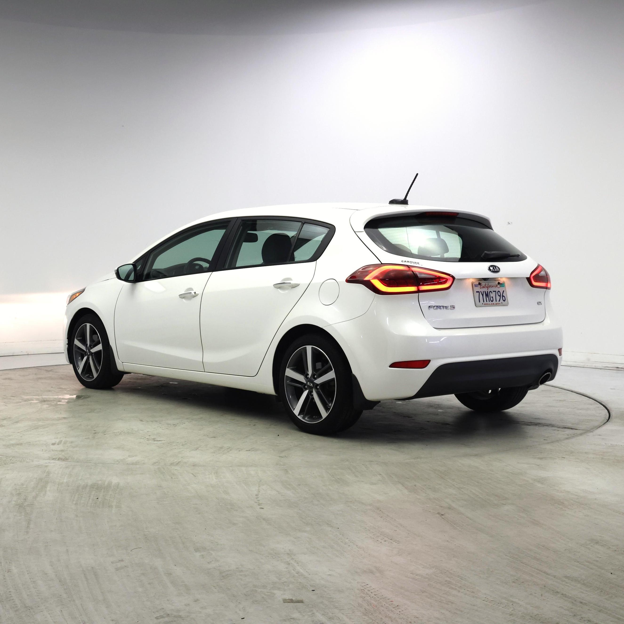 Thumbnail: 2017 Kia Forte - 2