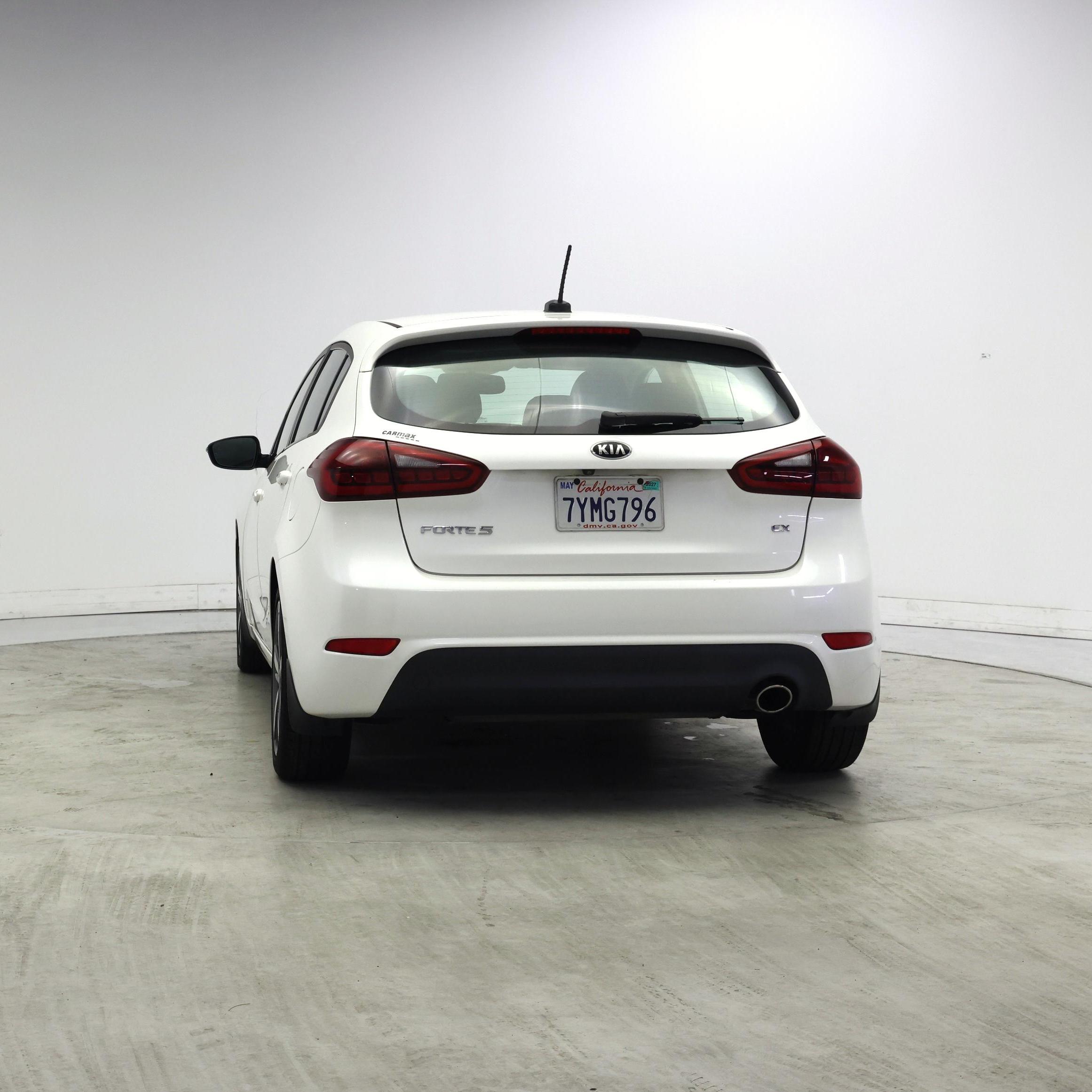 Thumbnail: 2017 Kia Forte - 6