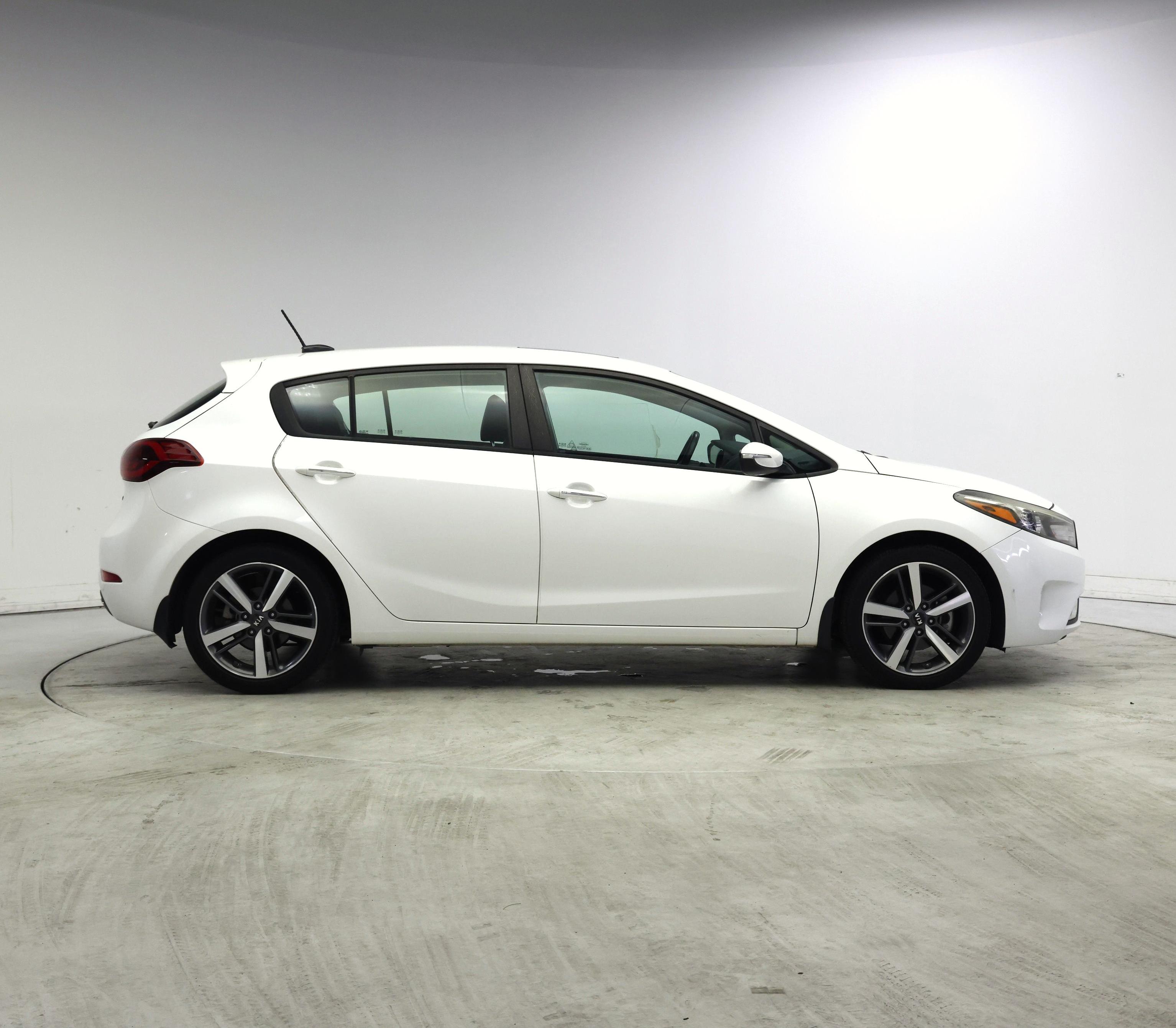 Thumbnail: 2017 Kia Forte - 7