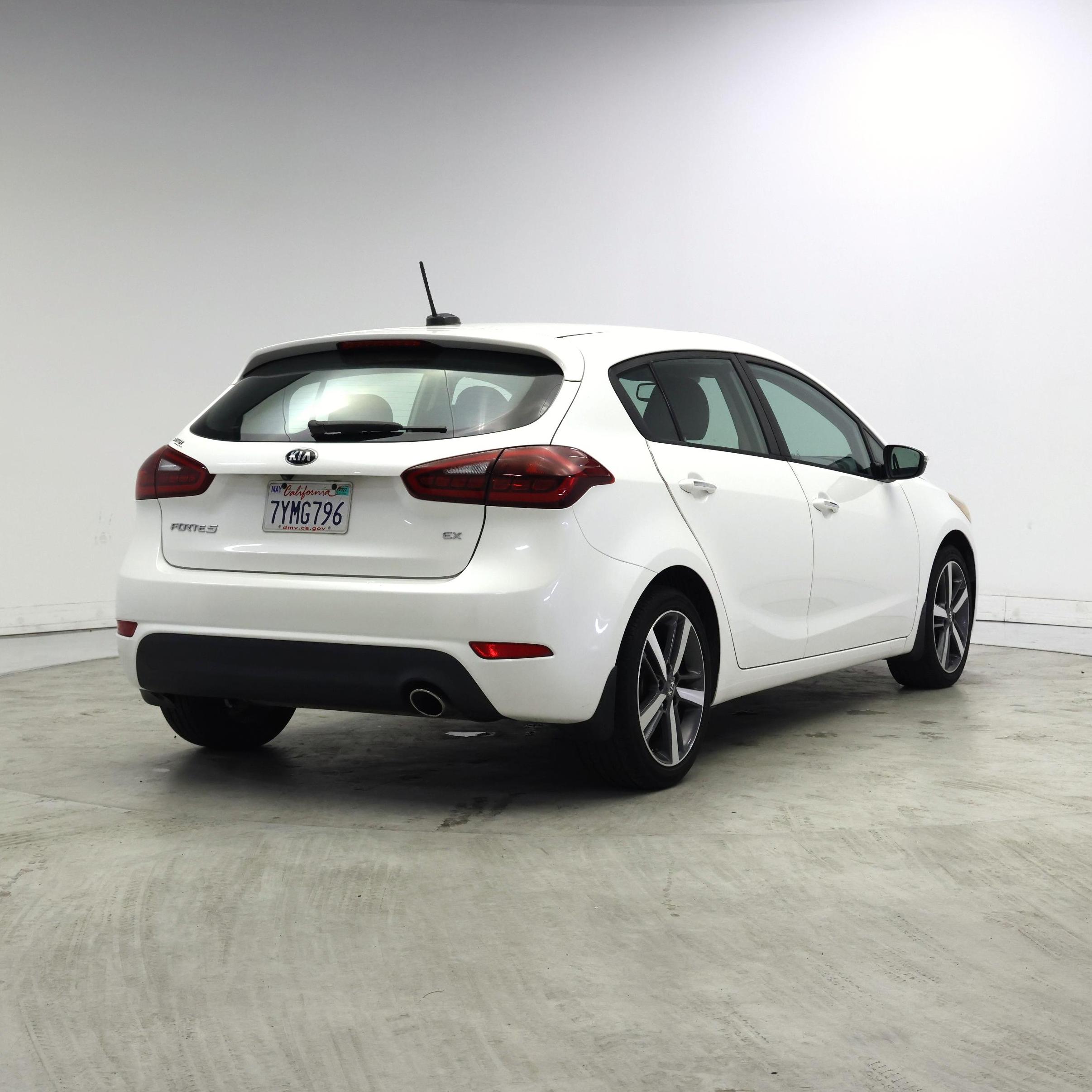Thumbnail: 2017 Kia Forte - 8