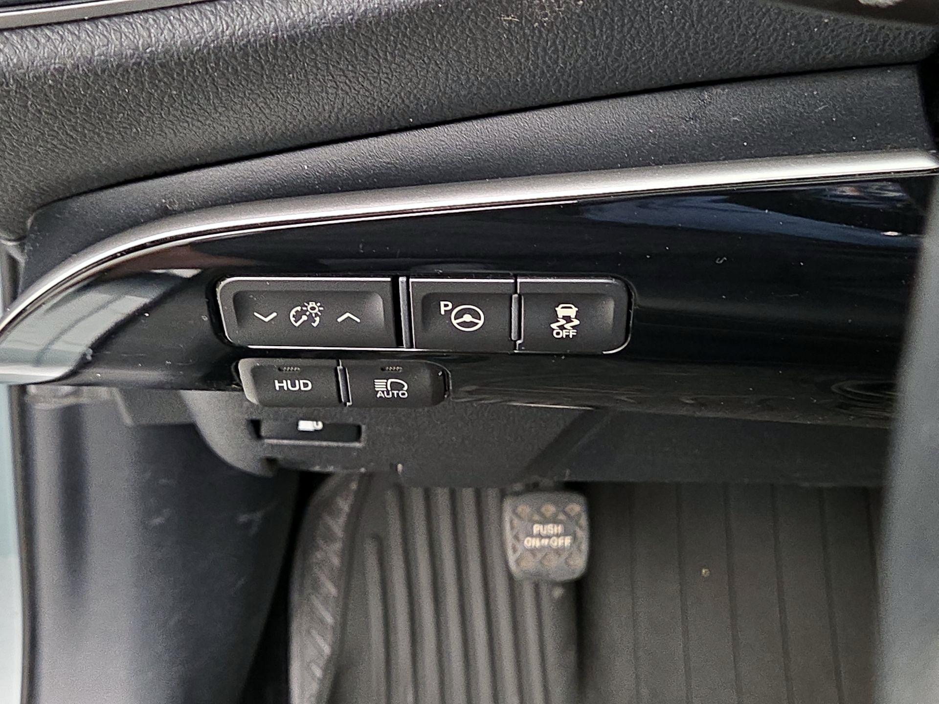 Thumbnail: 2017 Toyota Prius - 13