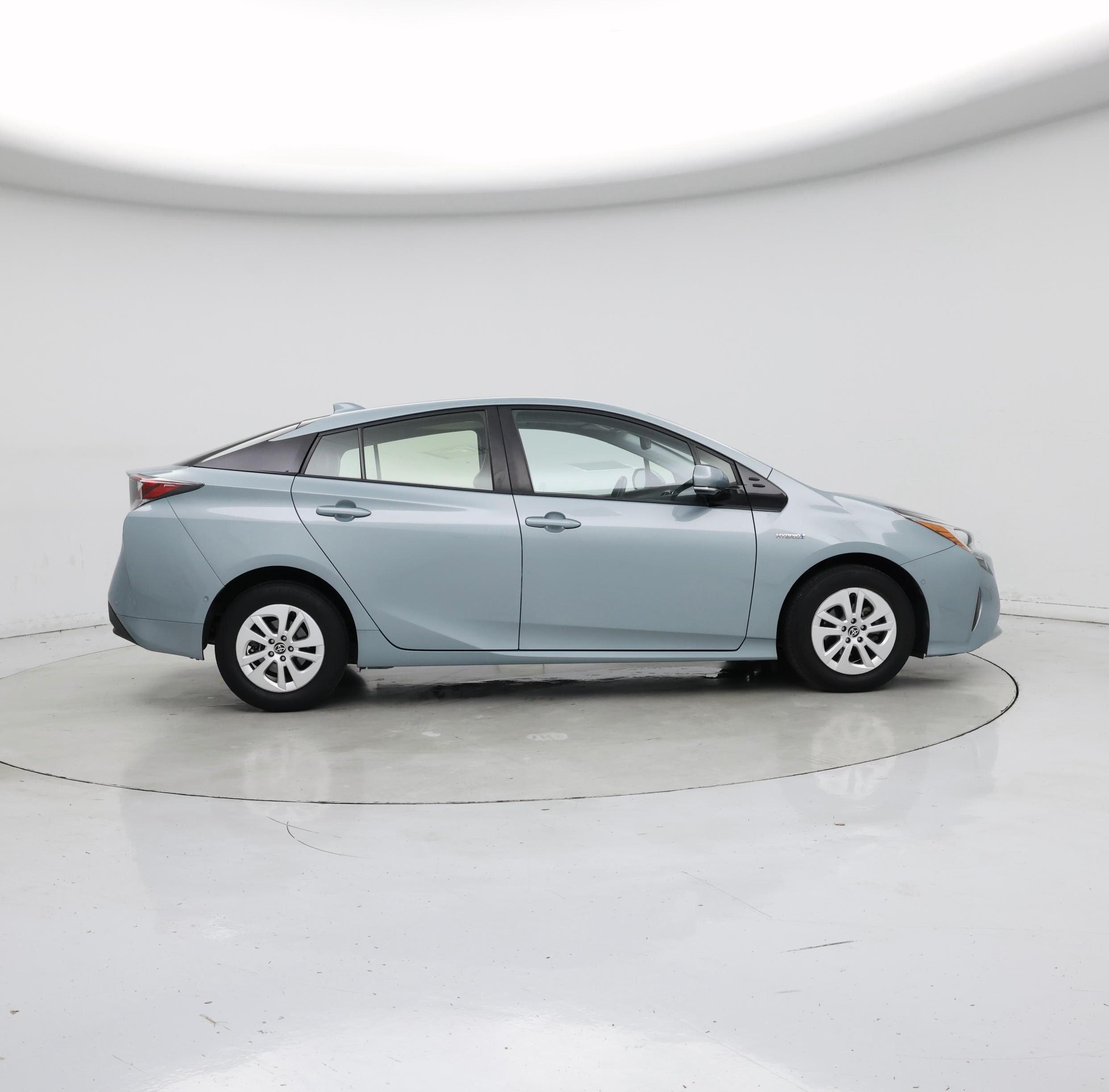Thumbnail: 2017 Toyota Prius - 7
