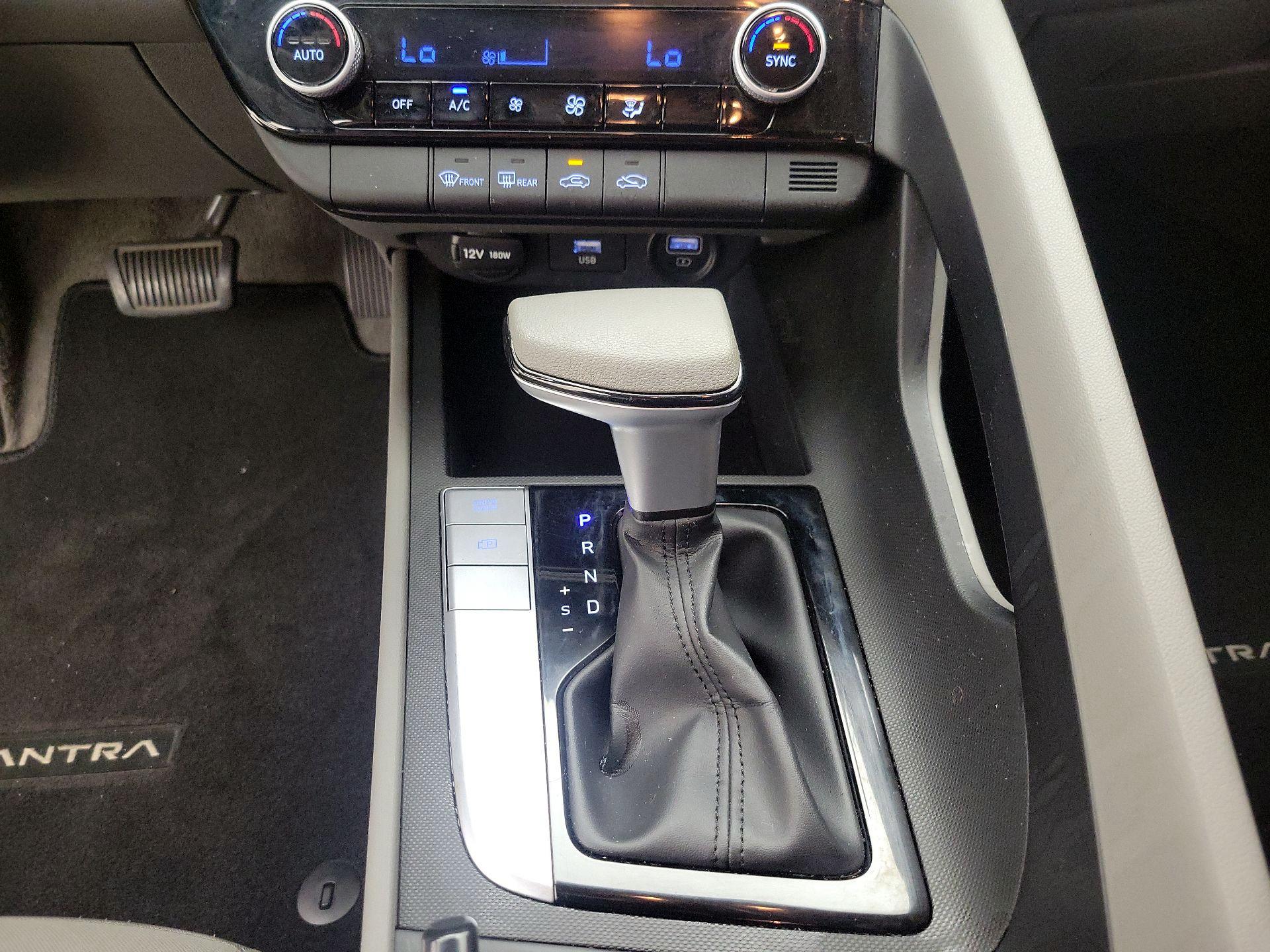 Thumbnail: 2022 Hyundai Elantra - 17