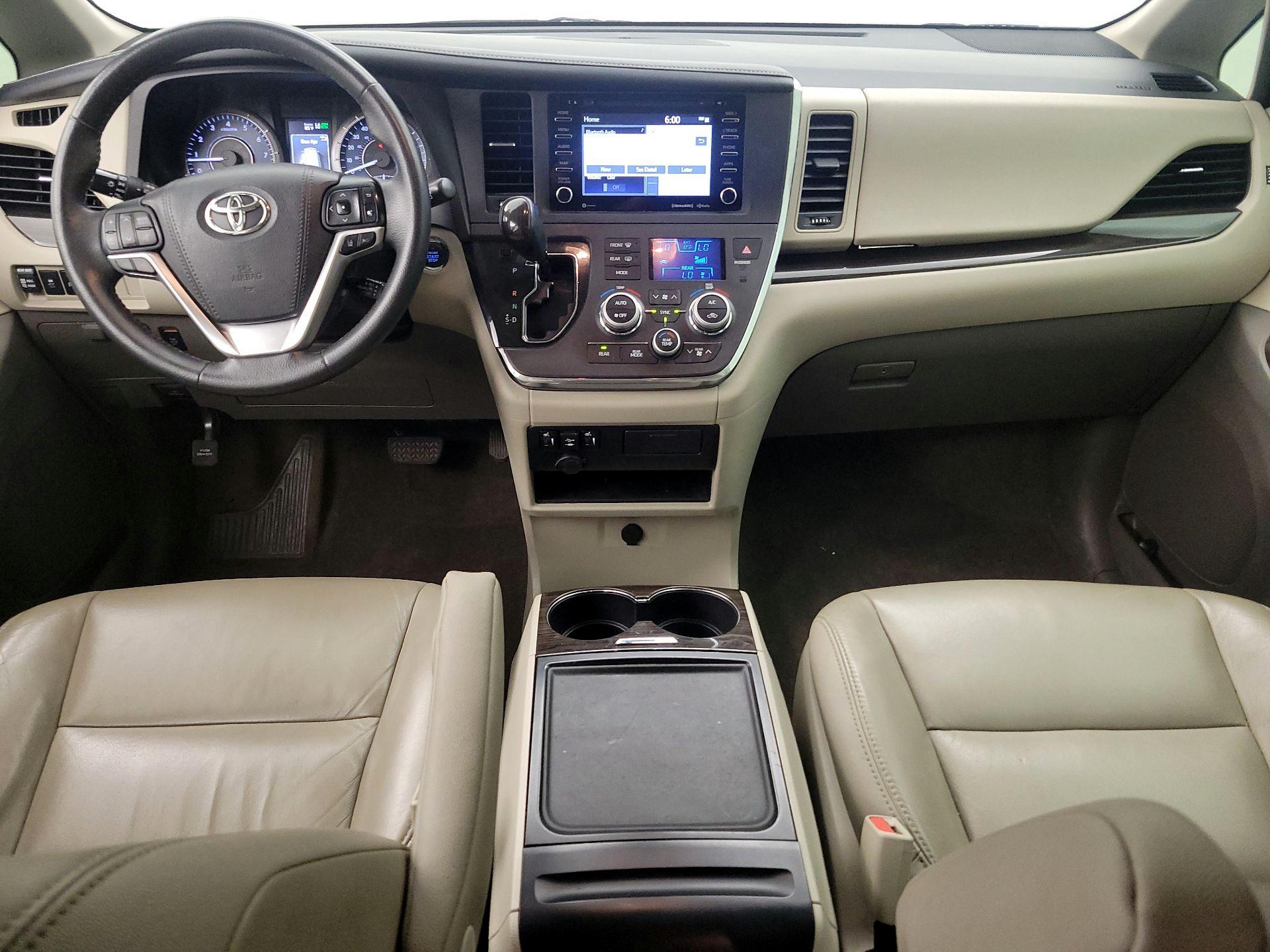 Thumbnail: 2018 Toyota Sienna - 9
