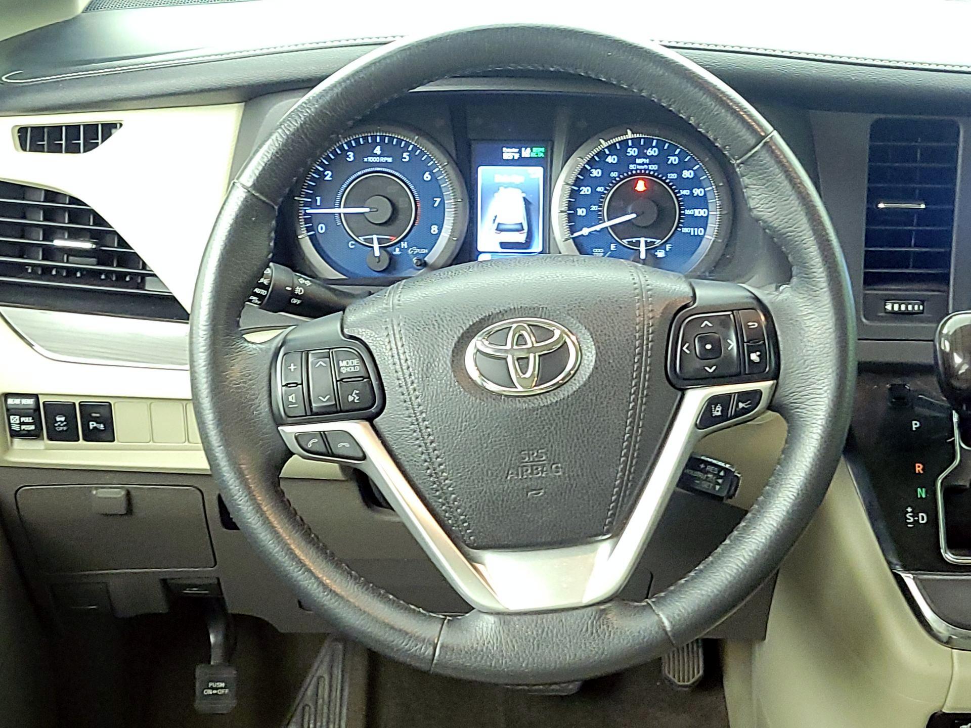 Thumbnail: 2018 Toyota Sienna - 10