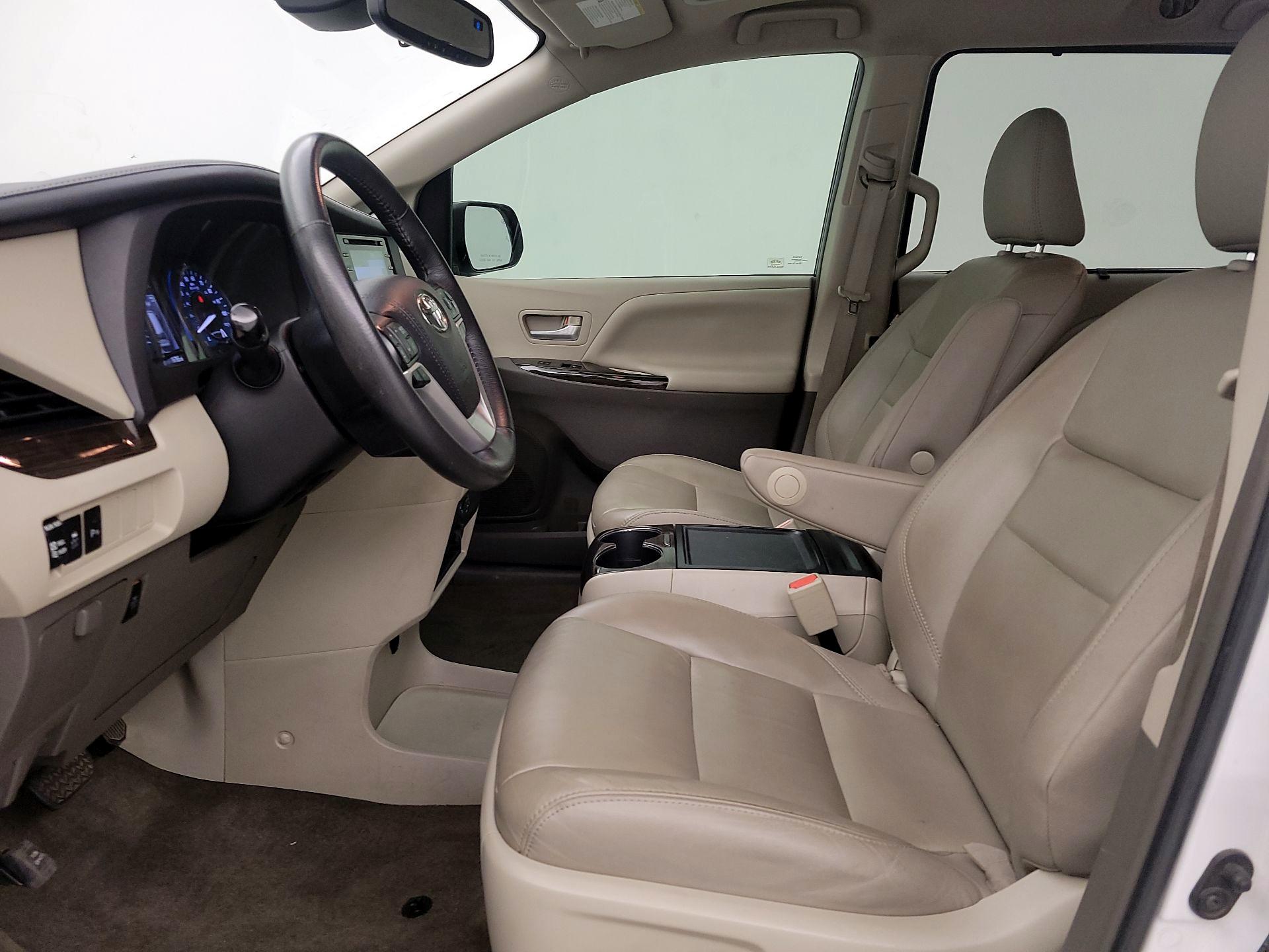 Thumbnail: 2018 Toyota Sienna - 11