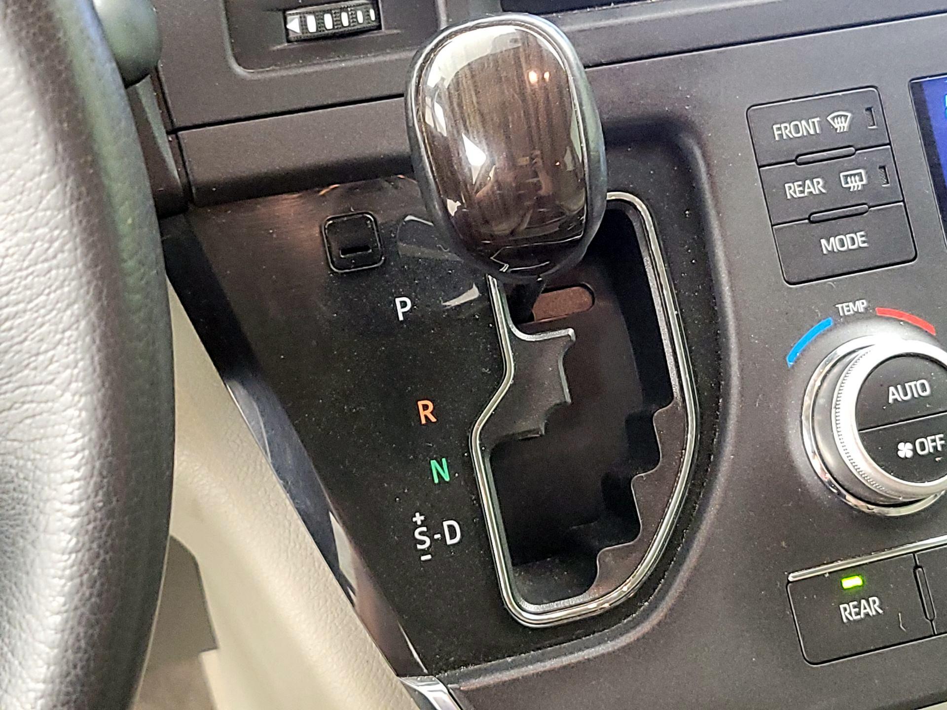 Thumbnail: 2018 Toyota Sienna - 15