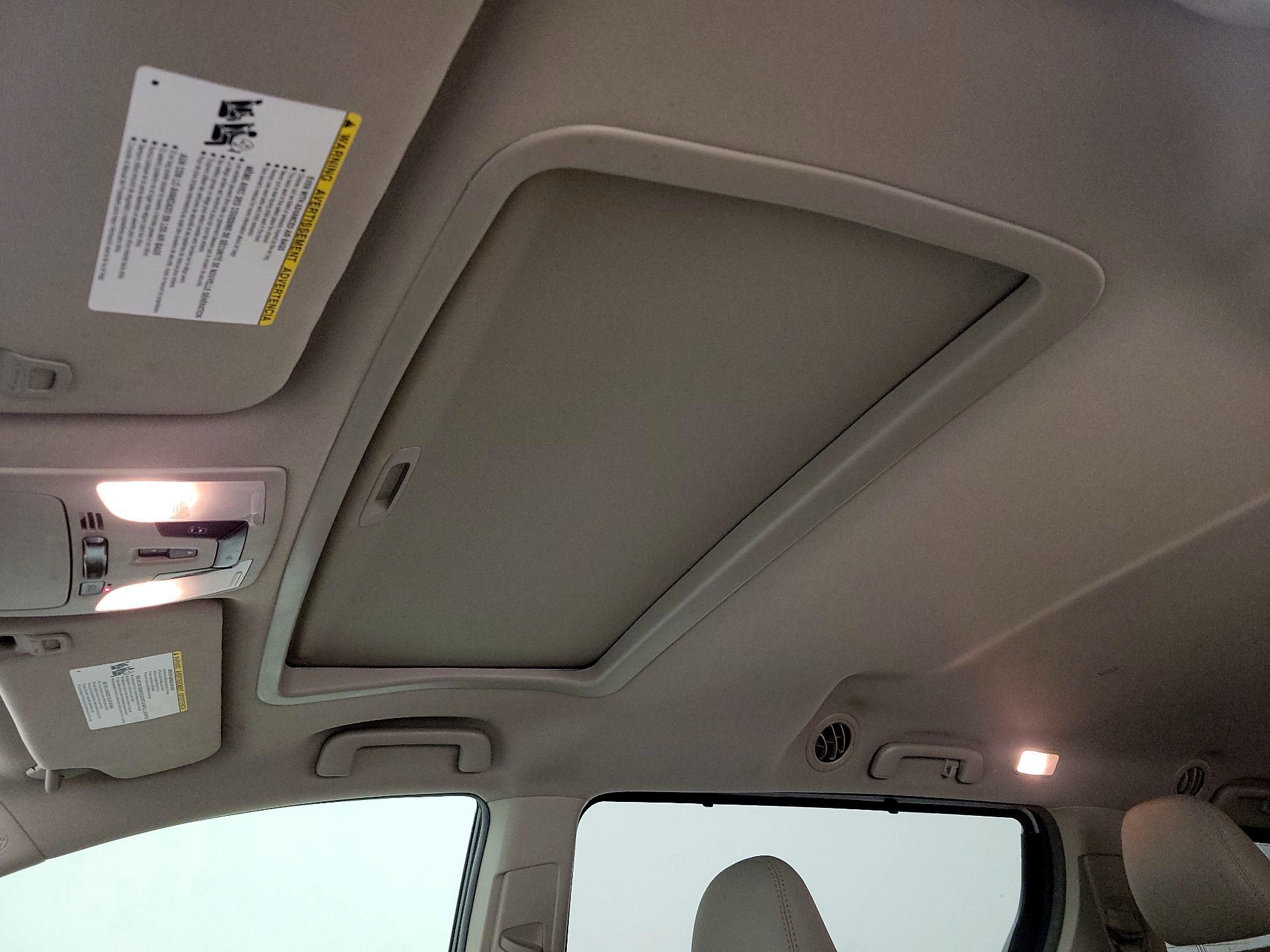 Thumbnail: 2018 Toyota Sienna - 16