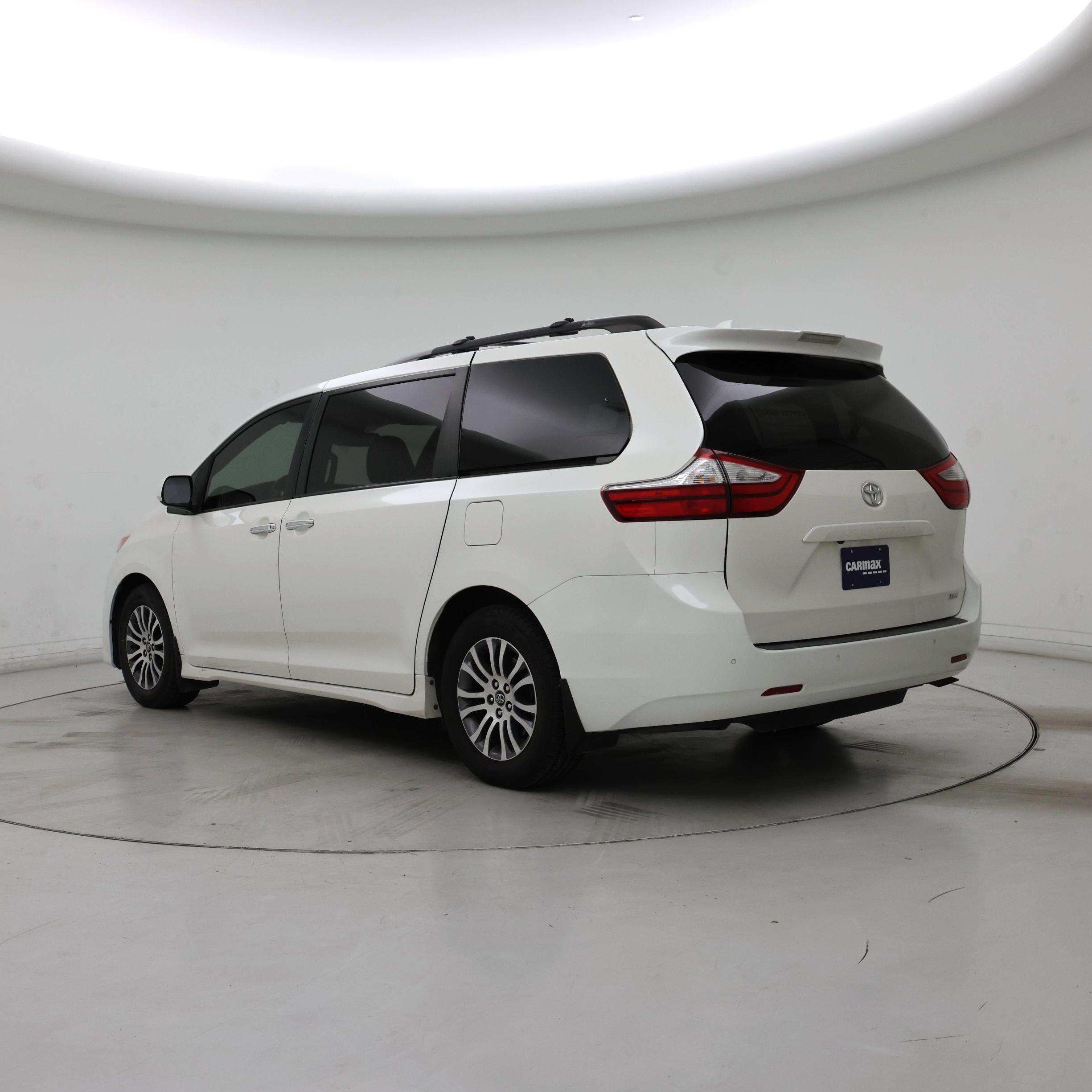 Thumbnail: 2018 Toyota Sienna - 2