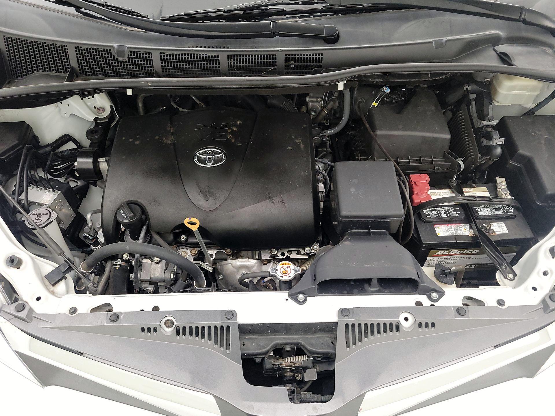 Thumbnail: 2018 Toyota Sienna - 19