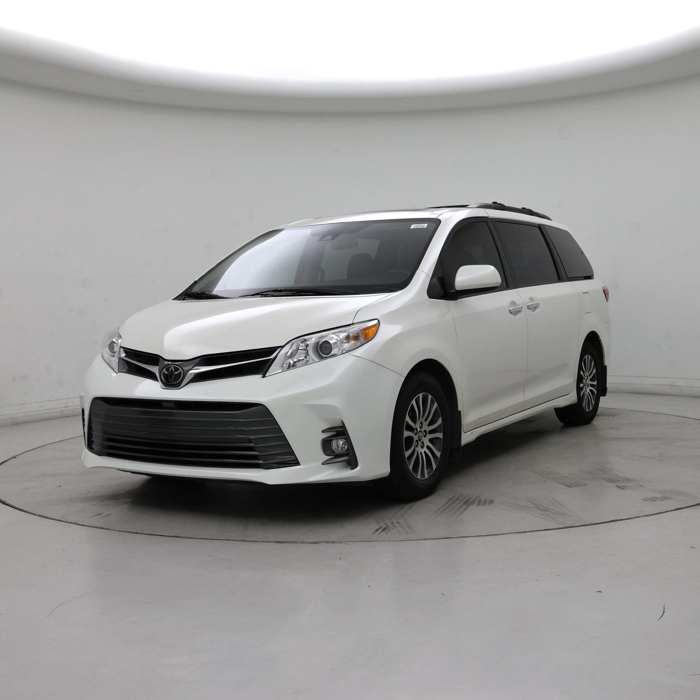 Thumbnail: 2018 Toyota Sienna - 4