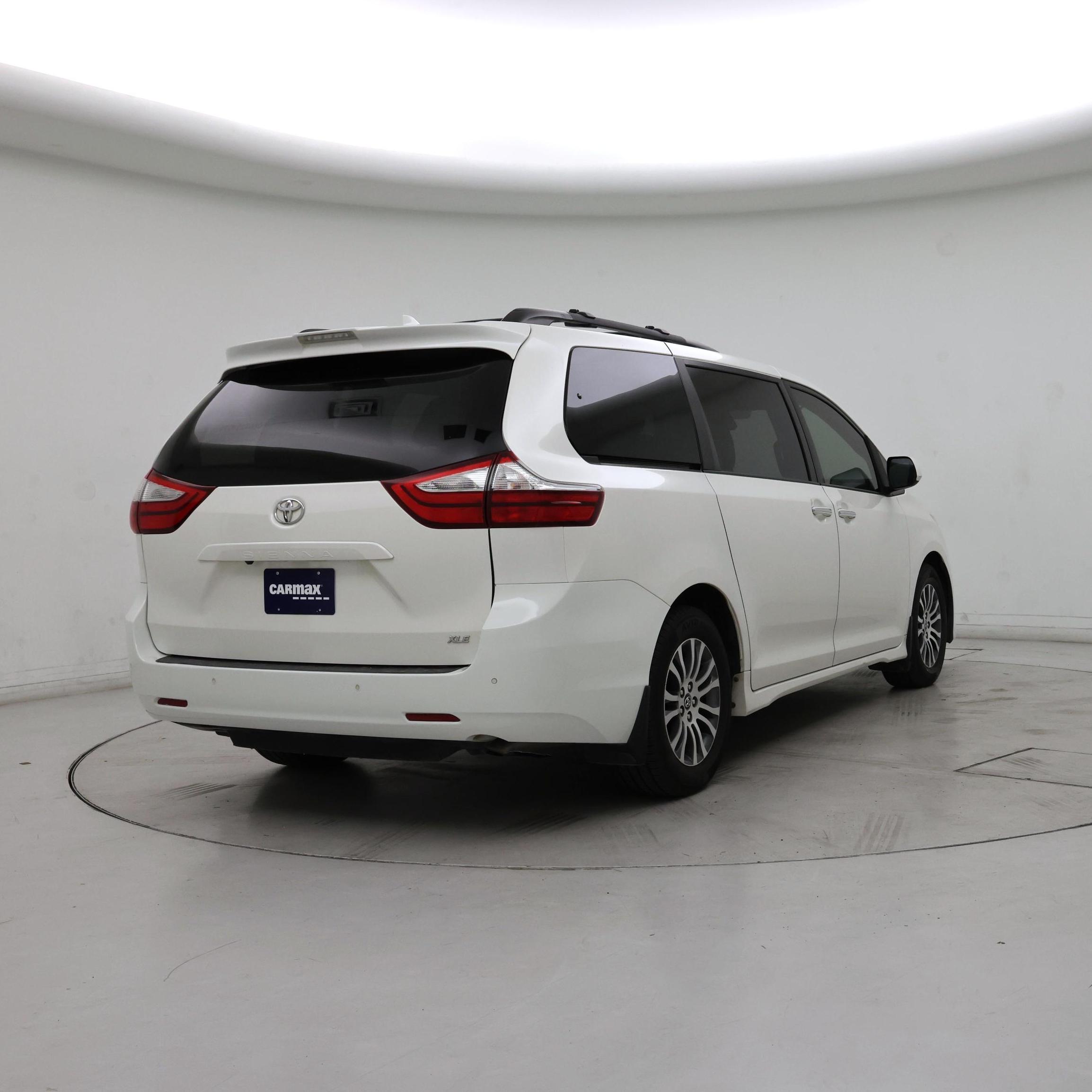 Thumbnail: 2018 Toyota Sienna - 8