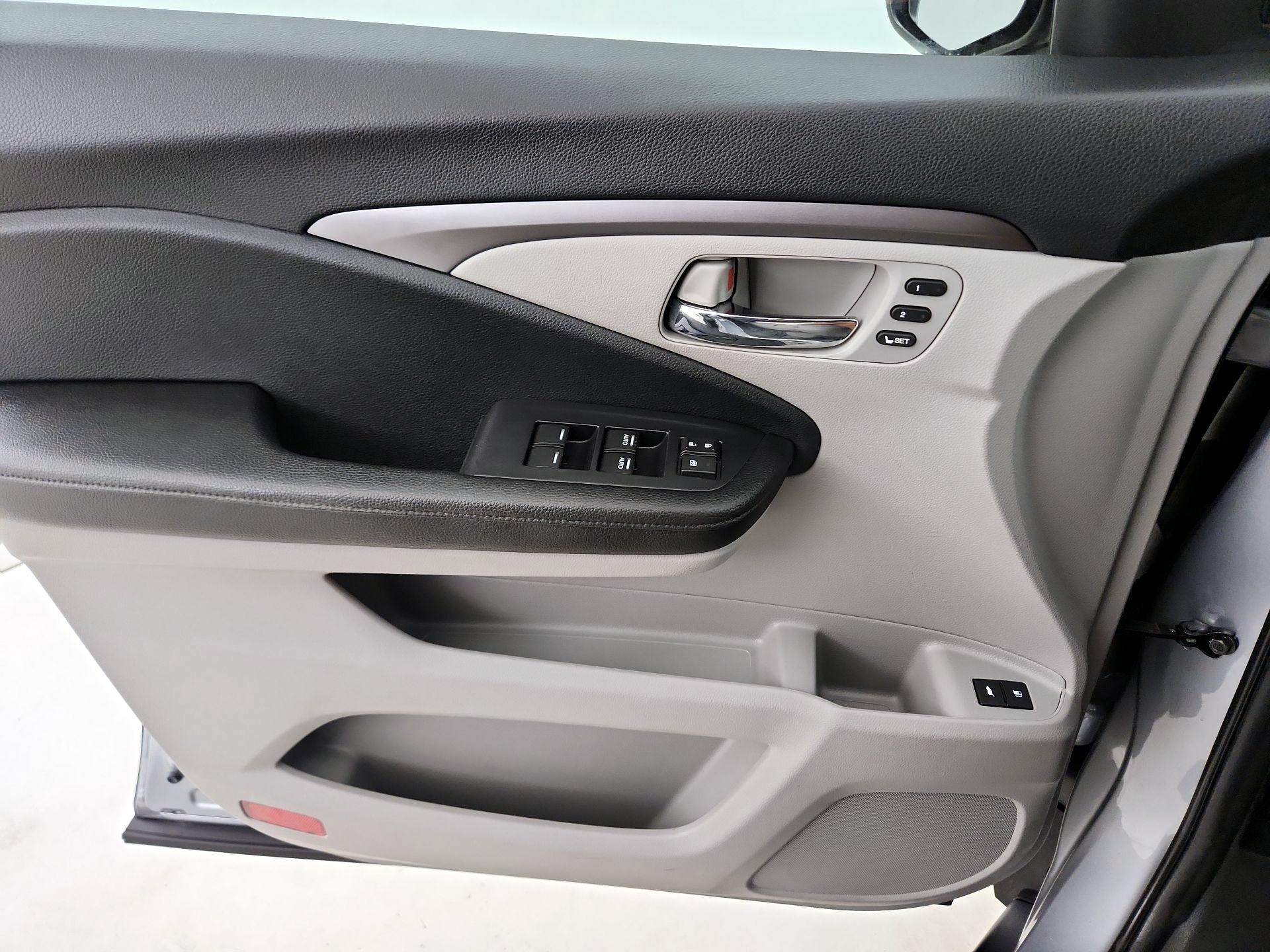 Thumbnail: 2020 Honda Pilot - 12
