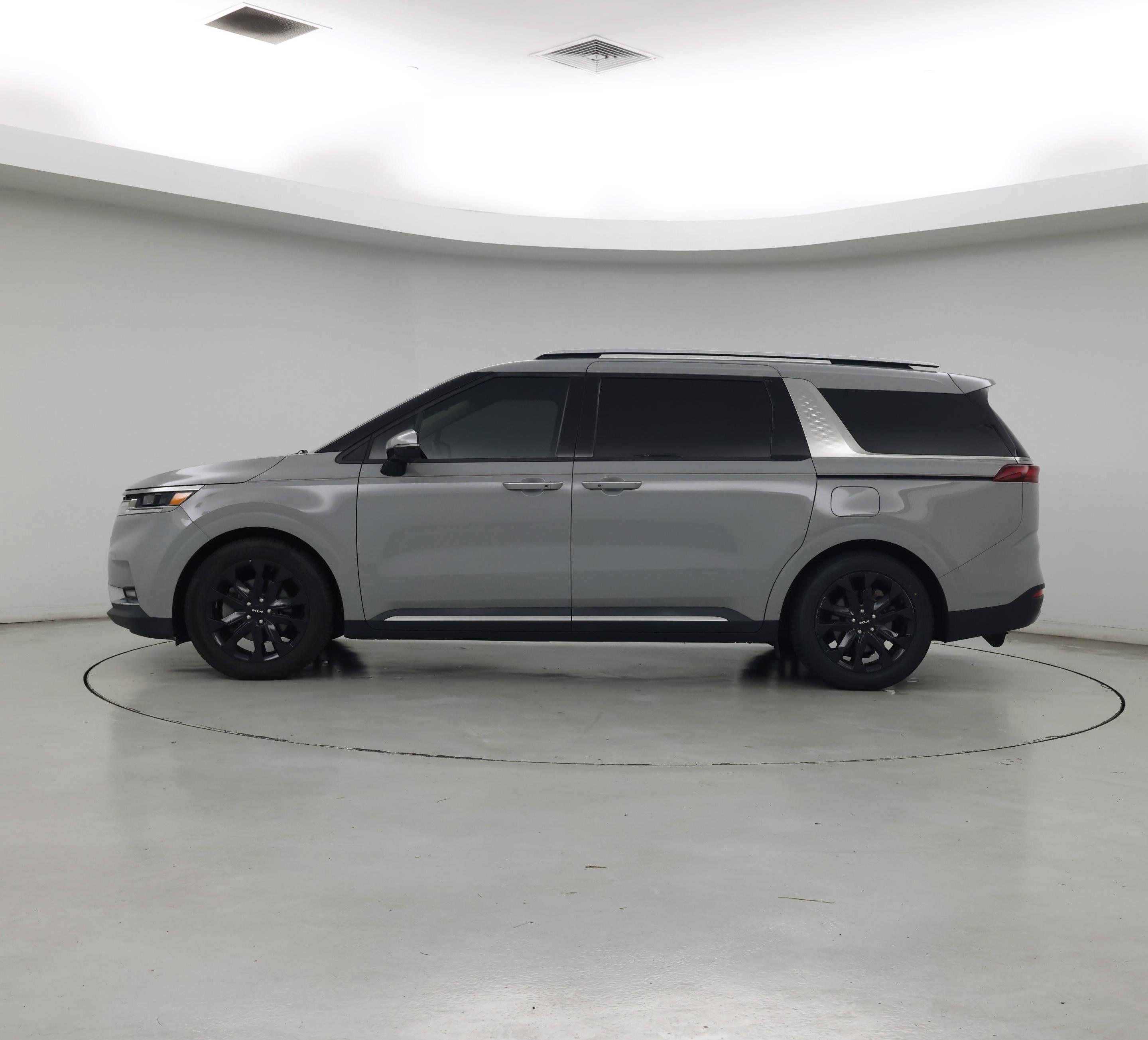 Thumbnail: 2023 Kia Carnival - 3