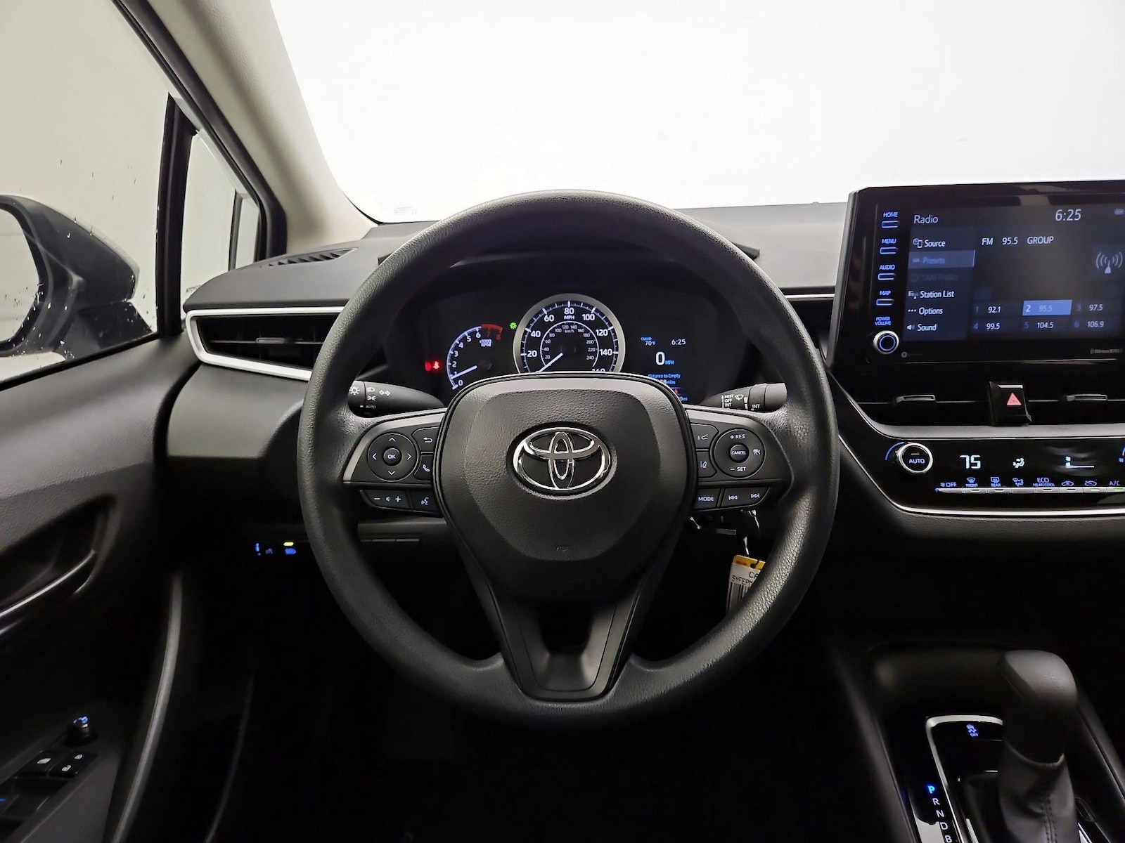 2022 Toyota Corolla LE - Photo 11