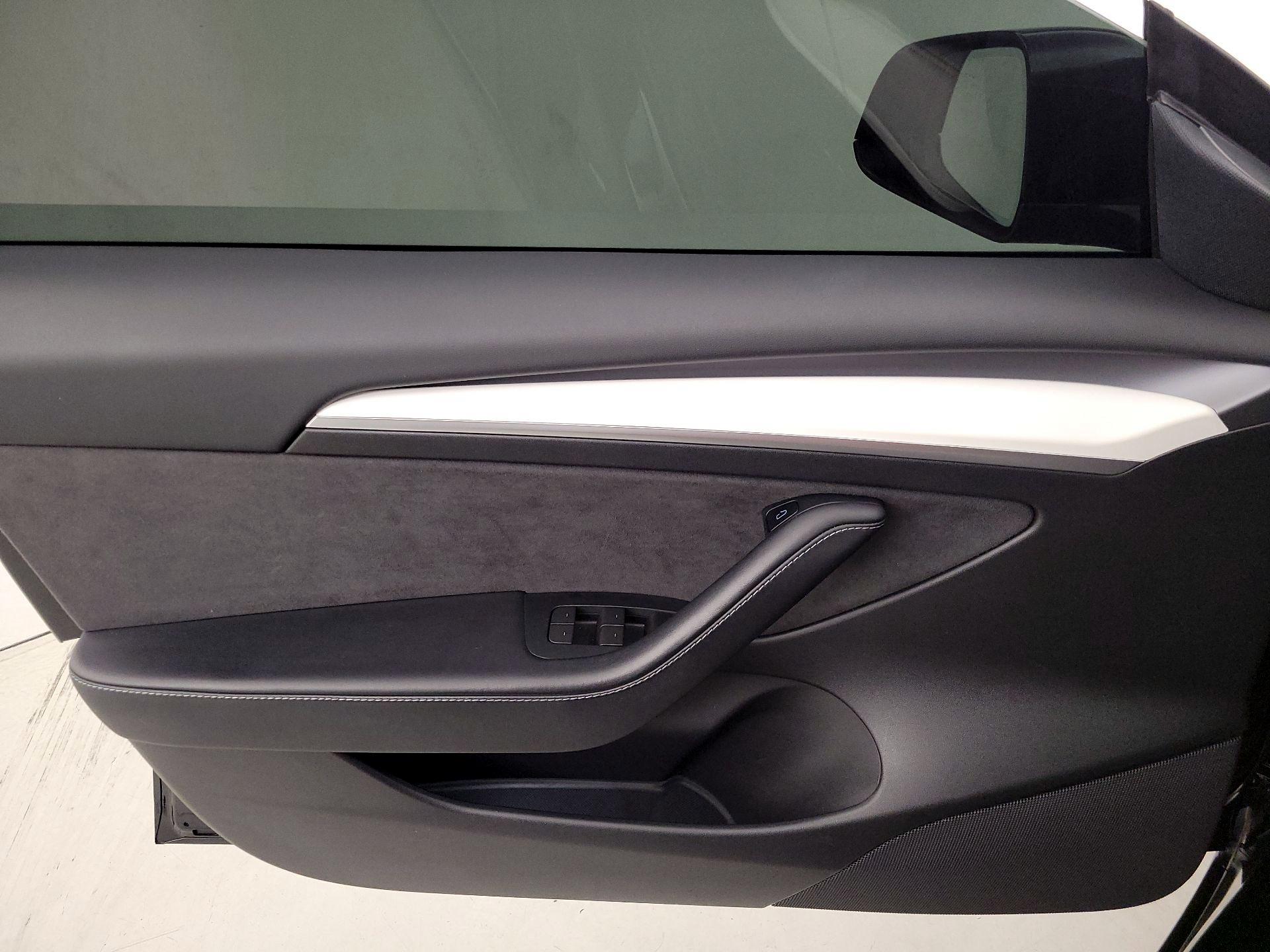 Thumbnail: 2022 Tesla Model 3 - 12