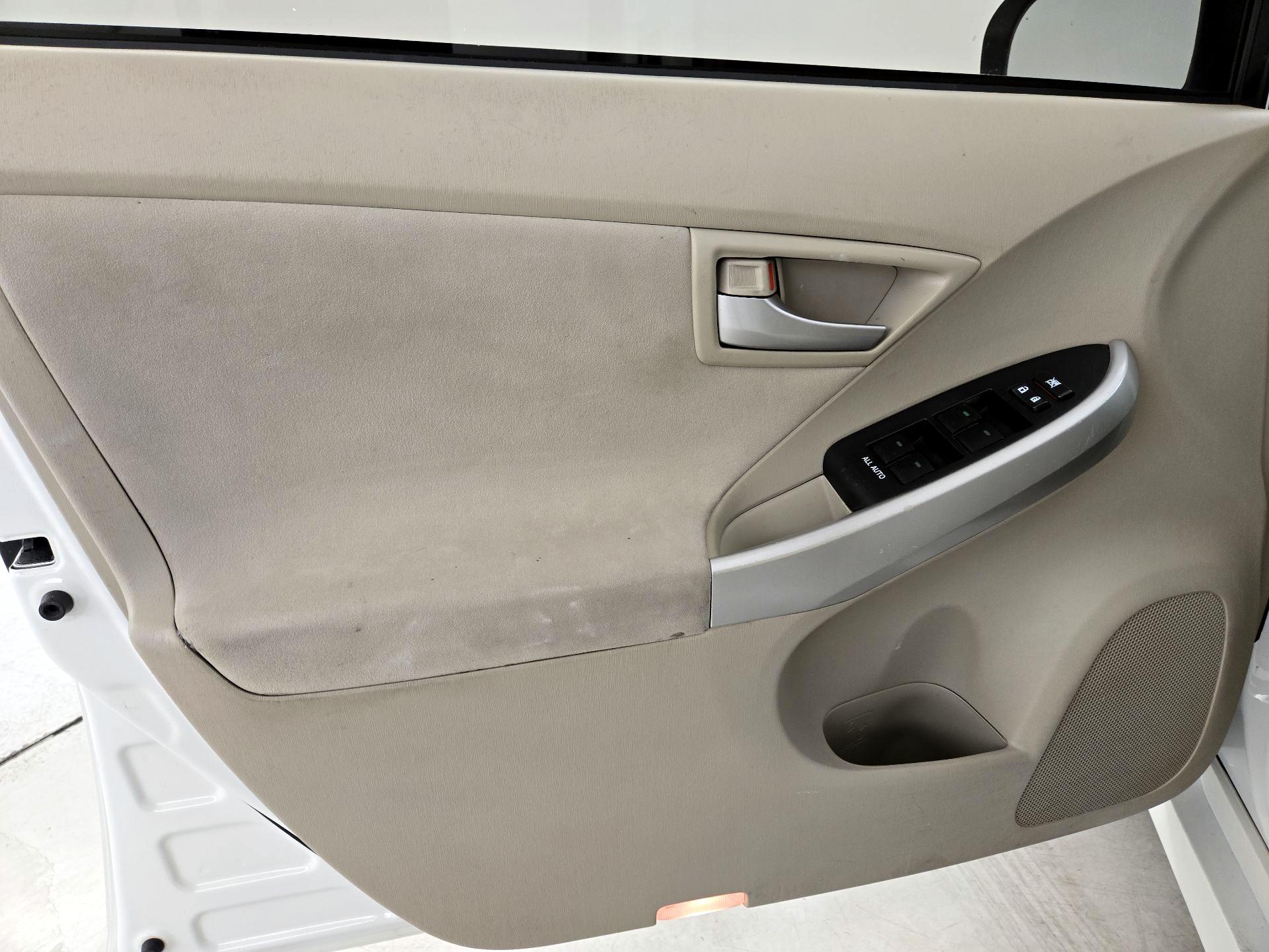 Thumbnail: 2015 Toyota Prius - 12