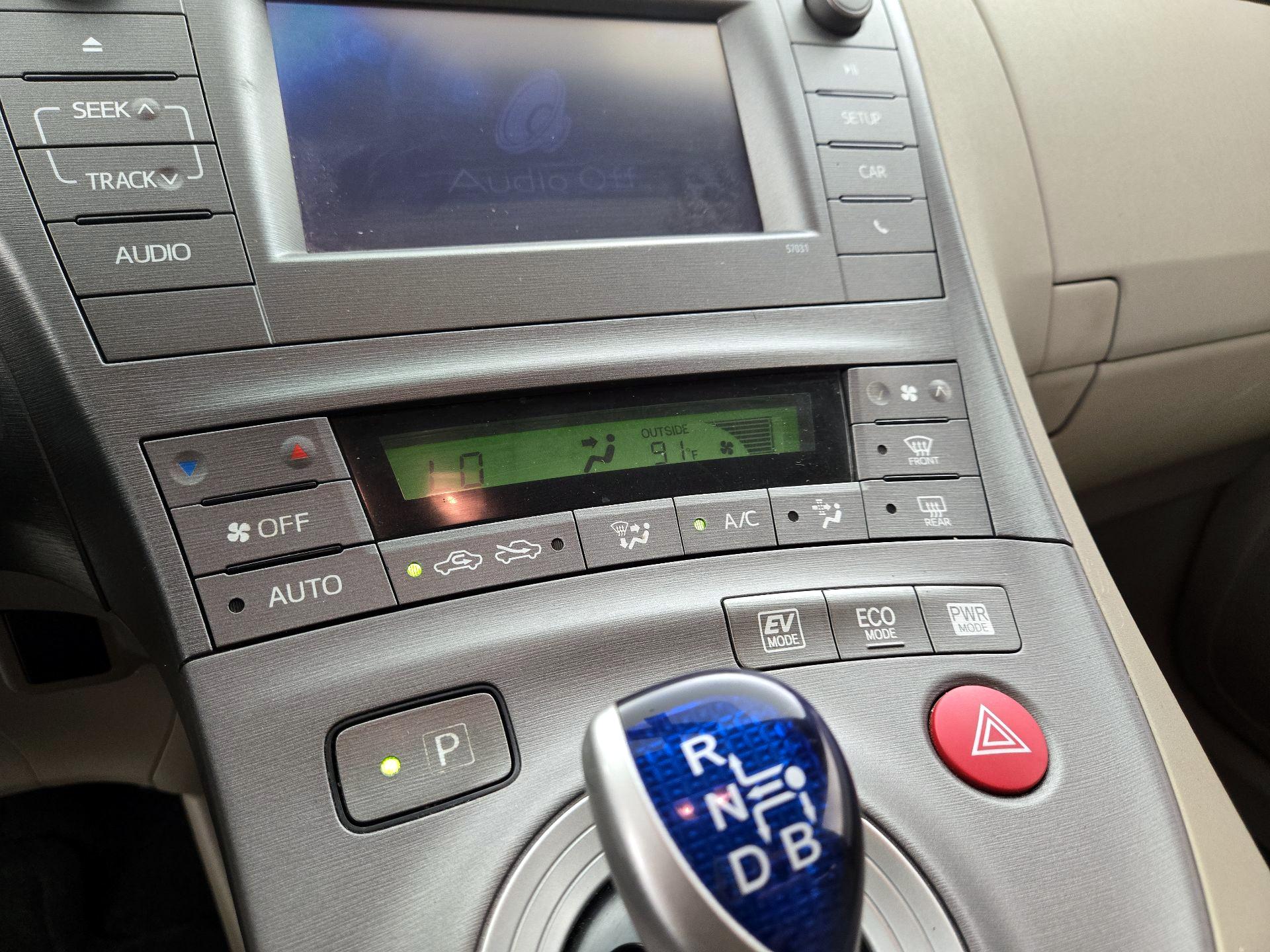Thumbnail: 2015 Toyota Prius - 16